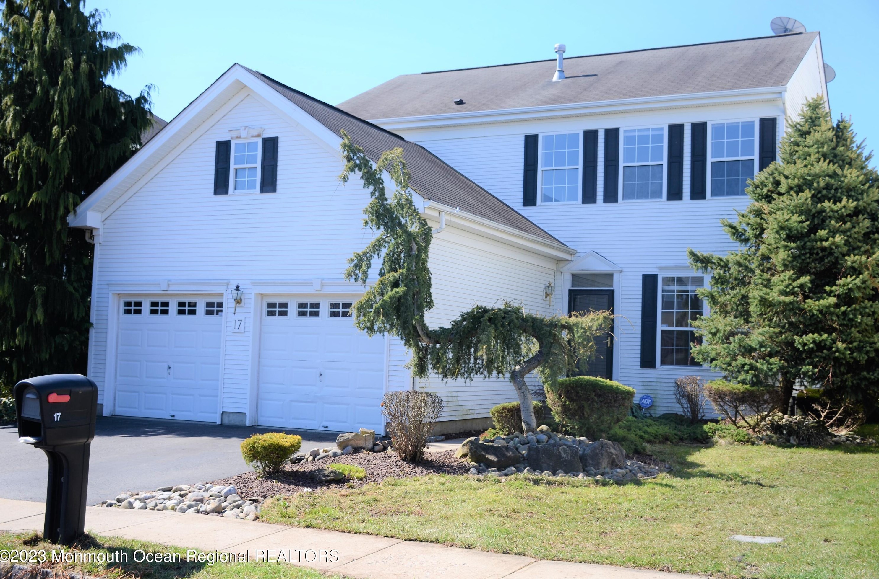17 Winged Foot Dr, Millstone Township, NJ 07726