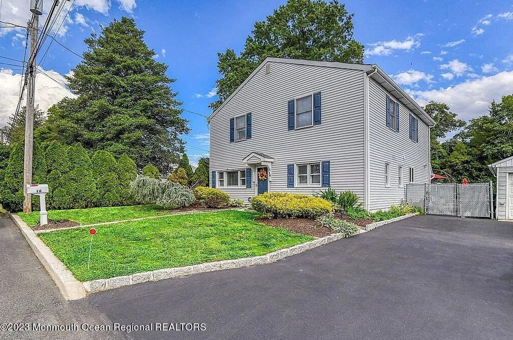 16 Olive St, Wall Township, NJ 07753-3422