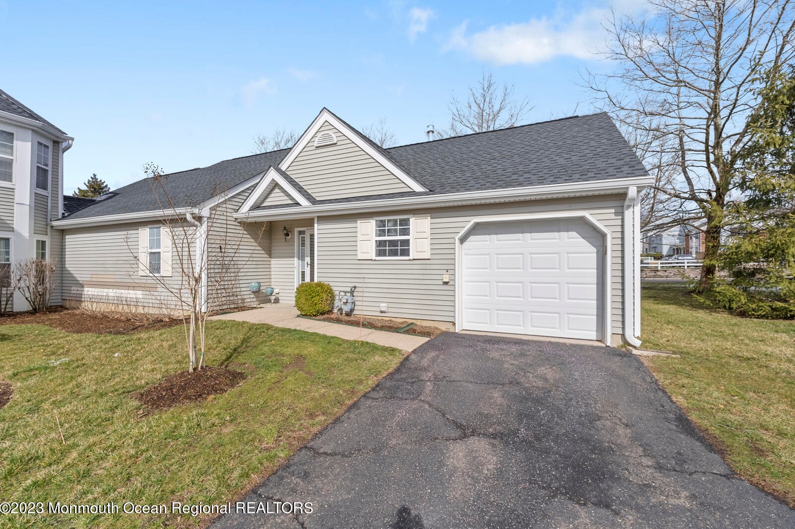 1 Pagoda Ln, East Freehold, NJ 07728