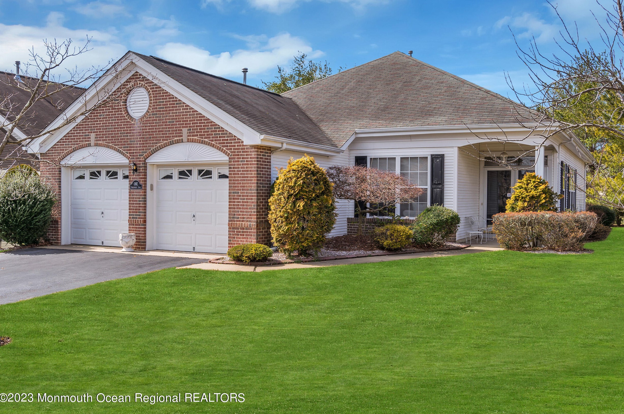 1 Greenways Ln, Lakewood, NJ 08701