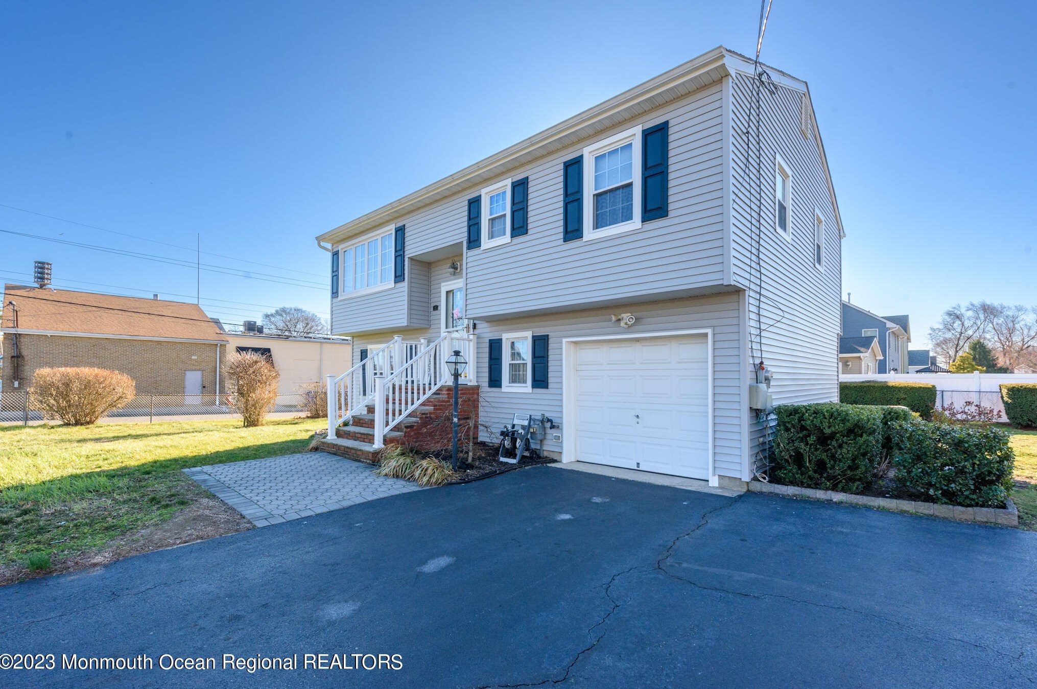 215 Thompson Ave, Middletown, NJ 07748