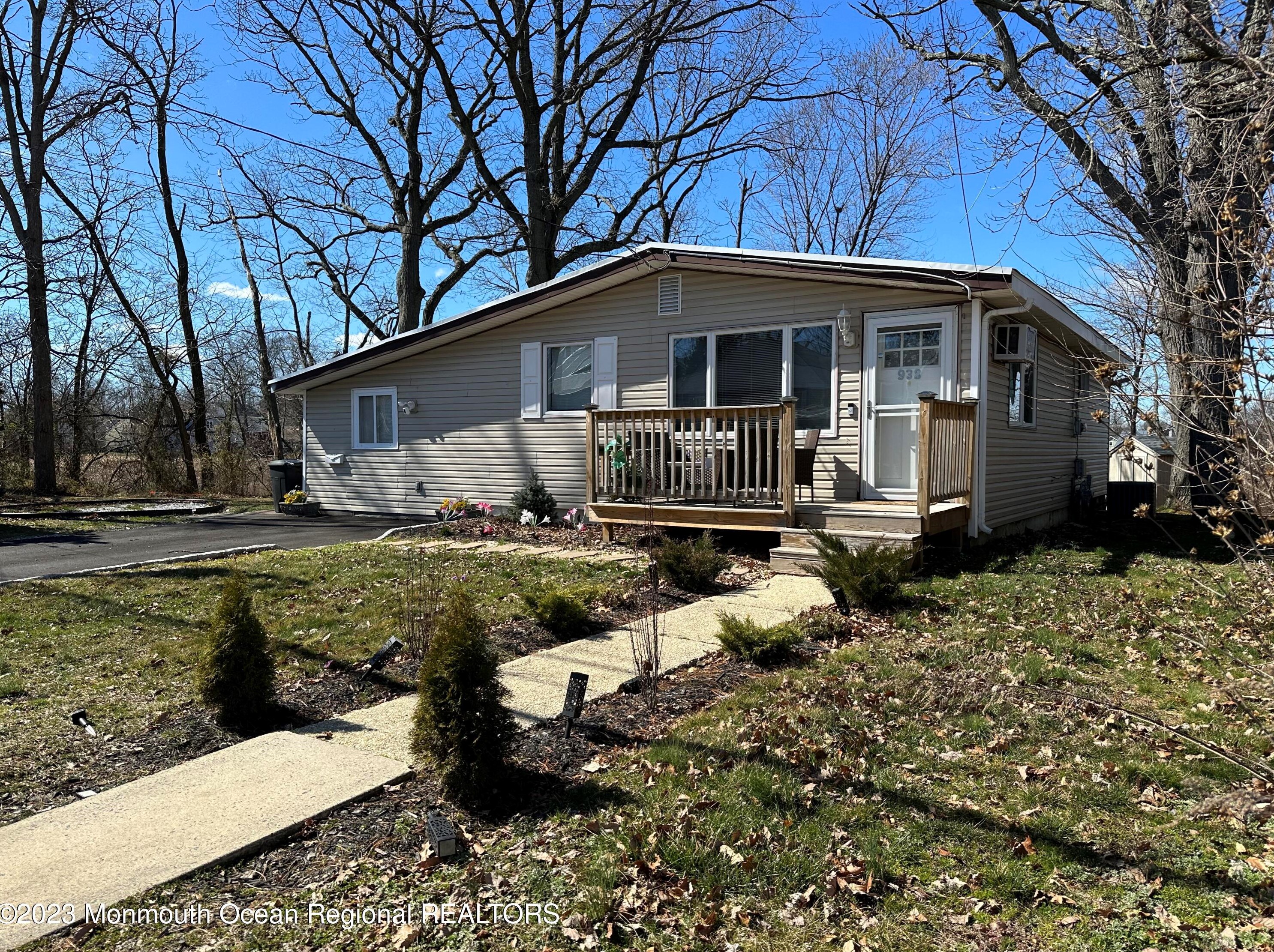 938 Greenwood Ave, Keyport NJ  07735-5307 exterior