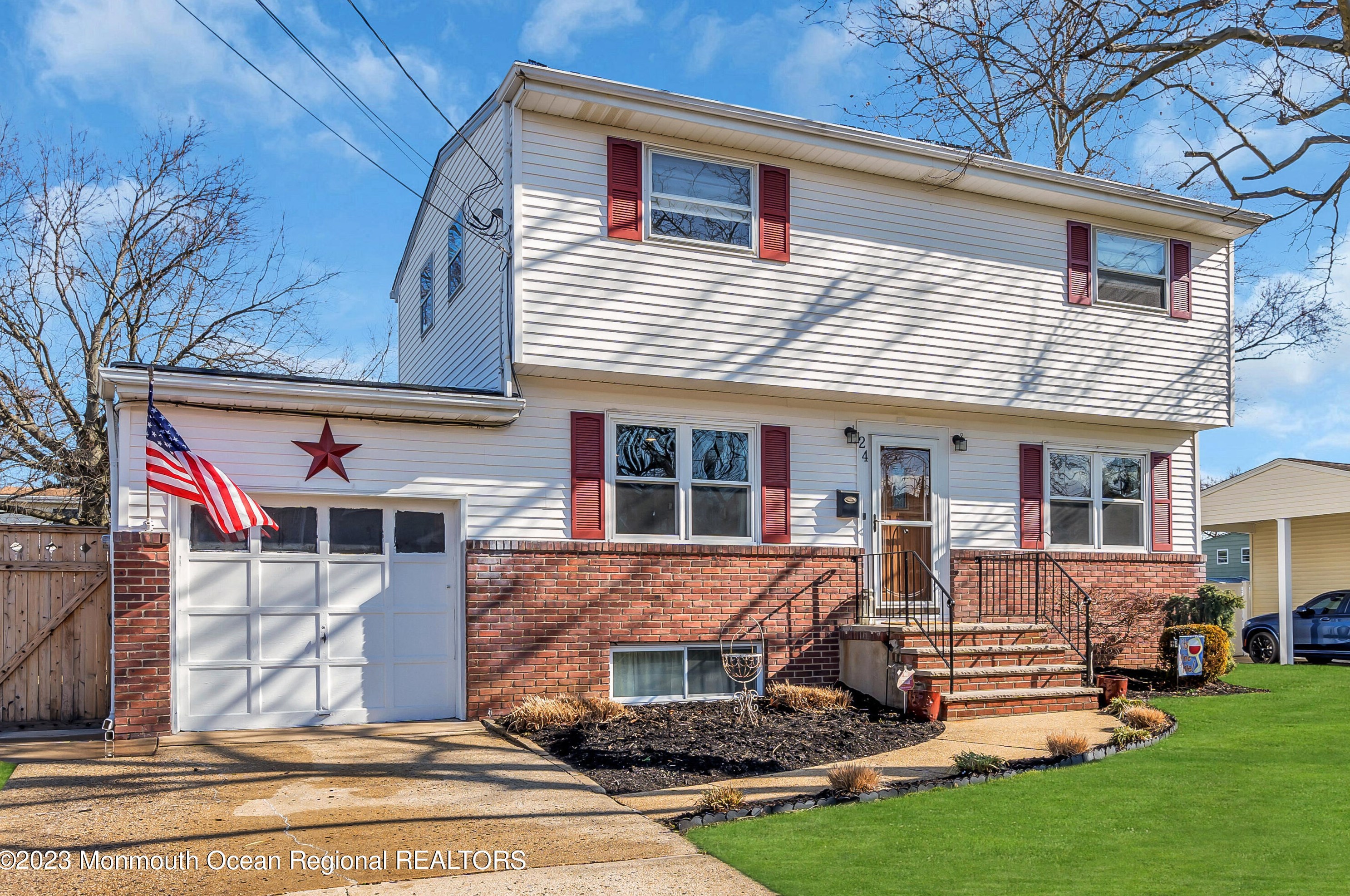 24 Lafayette Dr, Hazlet, NJ 07730