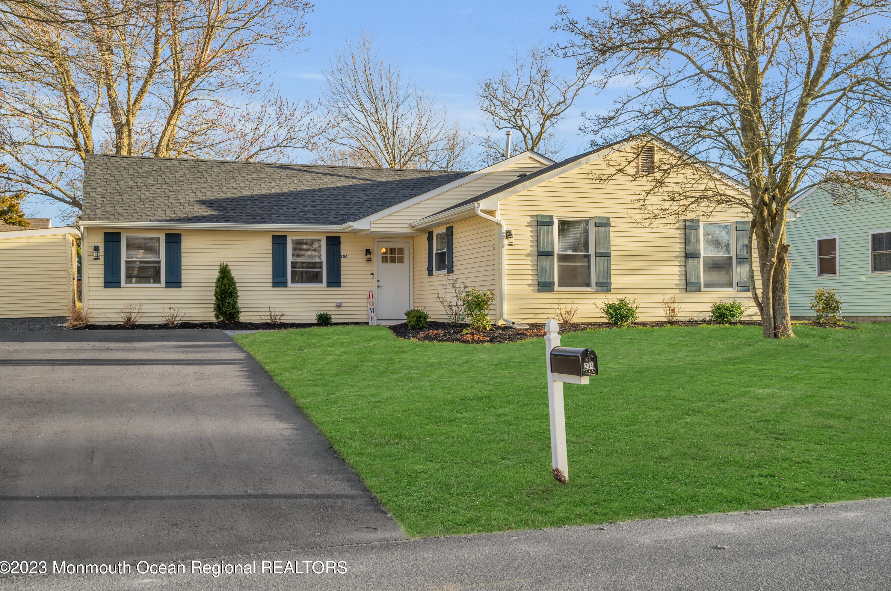 204 Lake Crystalbrook Dr, Tuckerton NJ  08087-1227 exterior