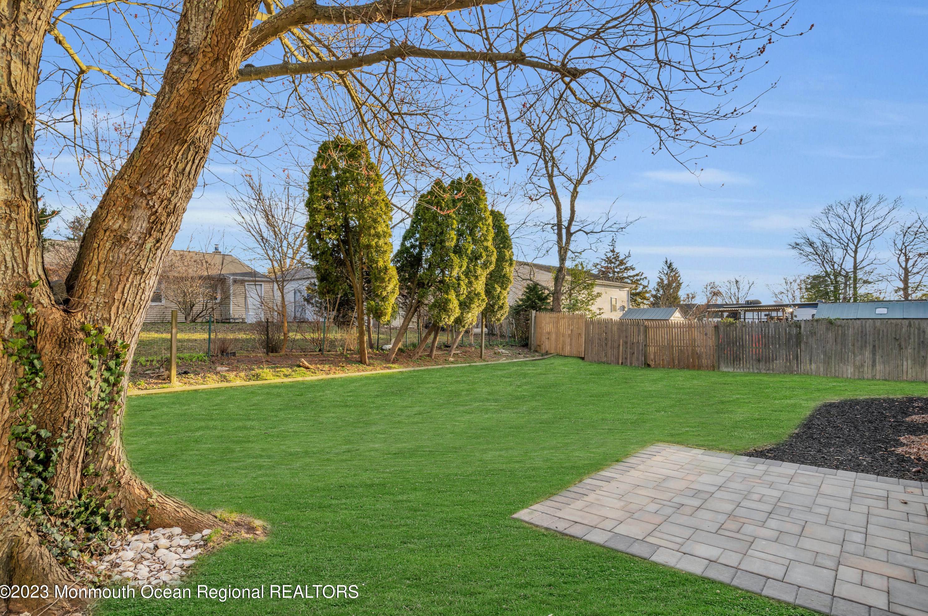 204 Lake Crystalbrook Dr, Tuckerton NJ  08087-1227 exterior