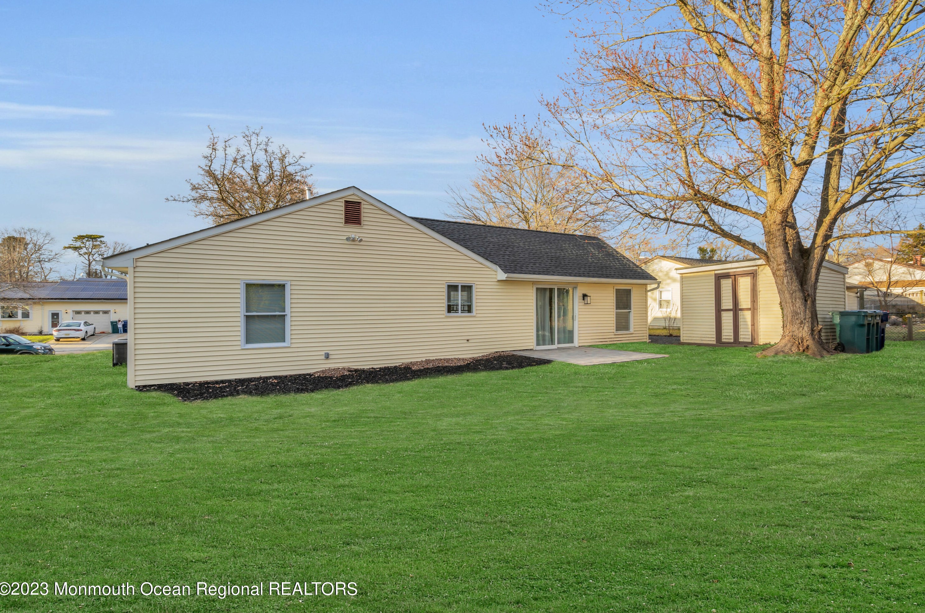 204 Lake Crystalbrook Dr, Tuckerton NJ  08087-1227 exterior