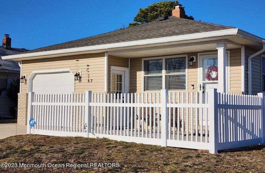 62 Castle Harbor Dr, Toms River, NJ 08757-3802