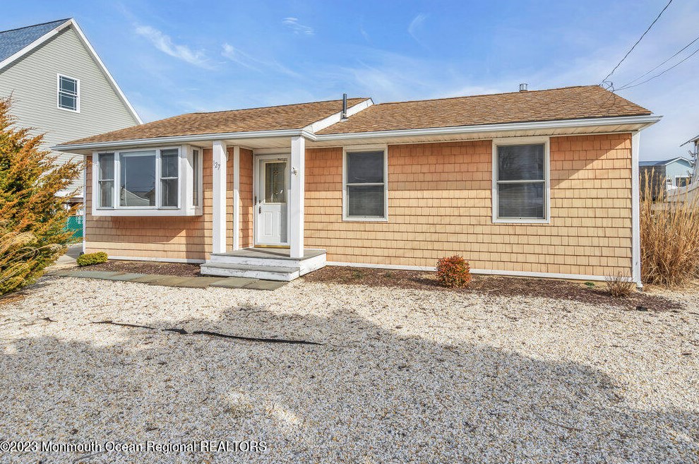 127 E Potomac Dr, Tuckerton, NJ 08087