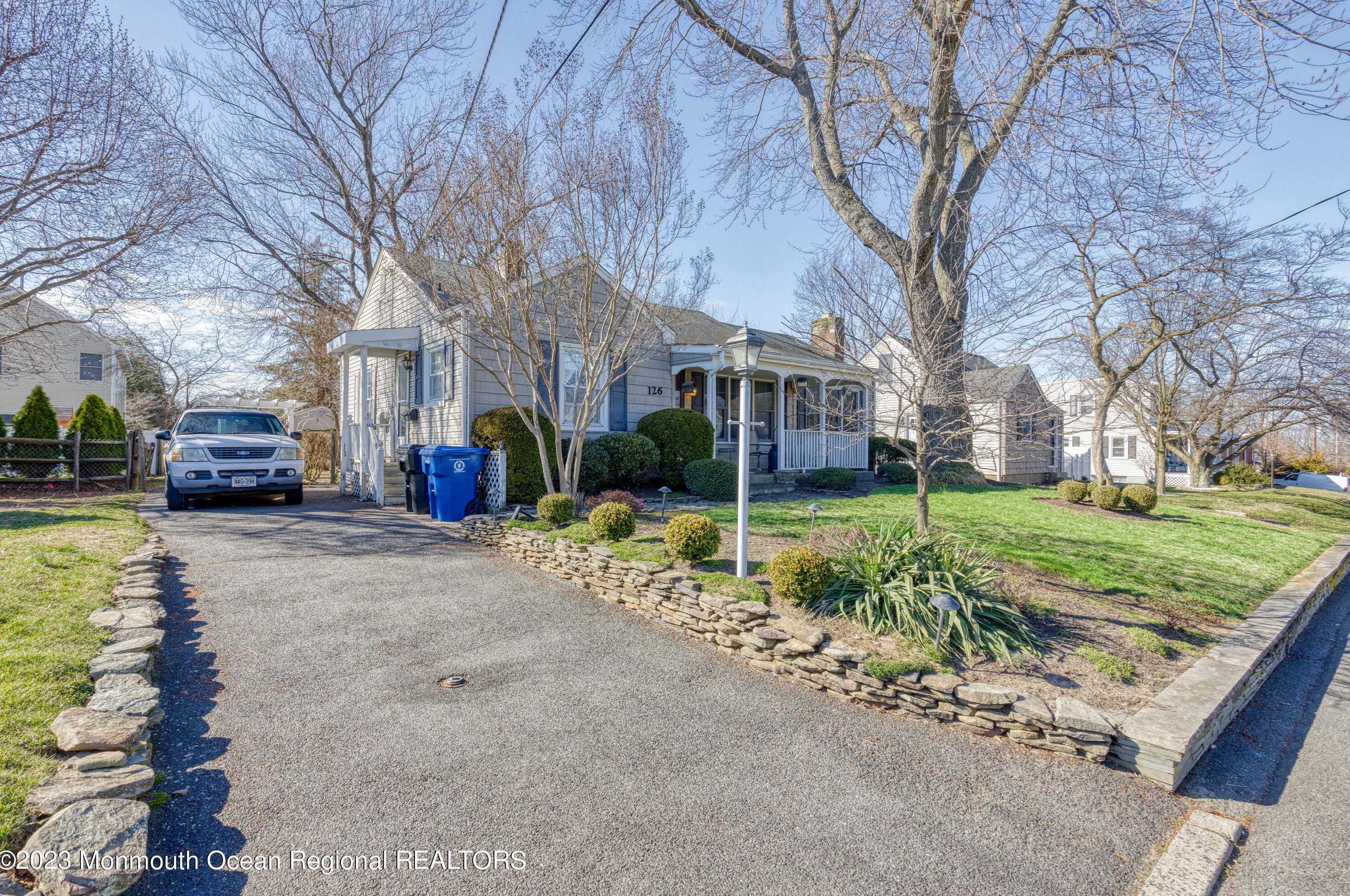 126 9th St, Belford, NJ 07718