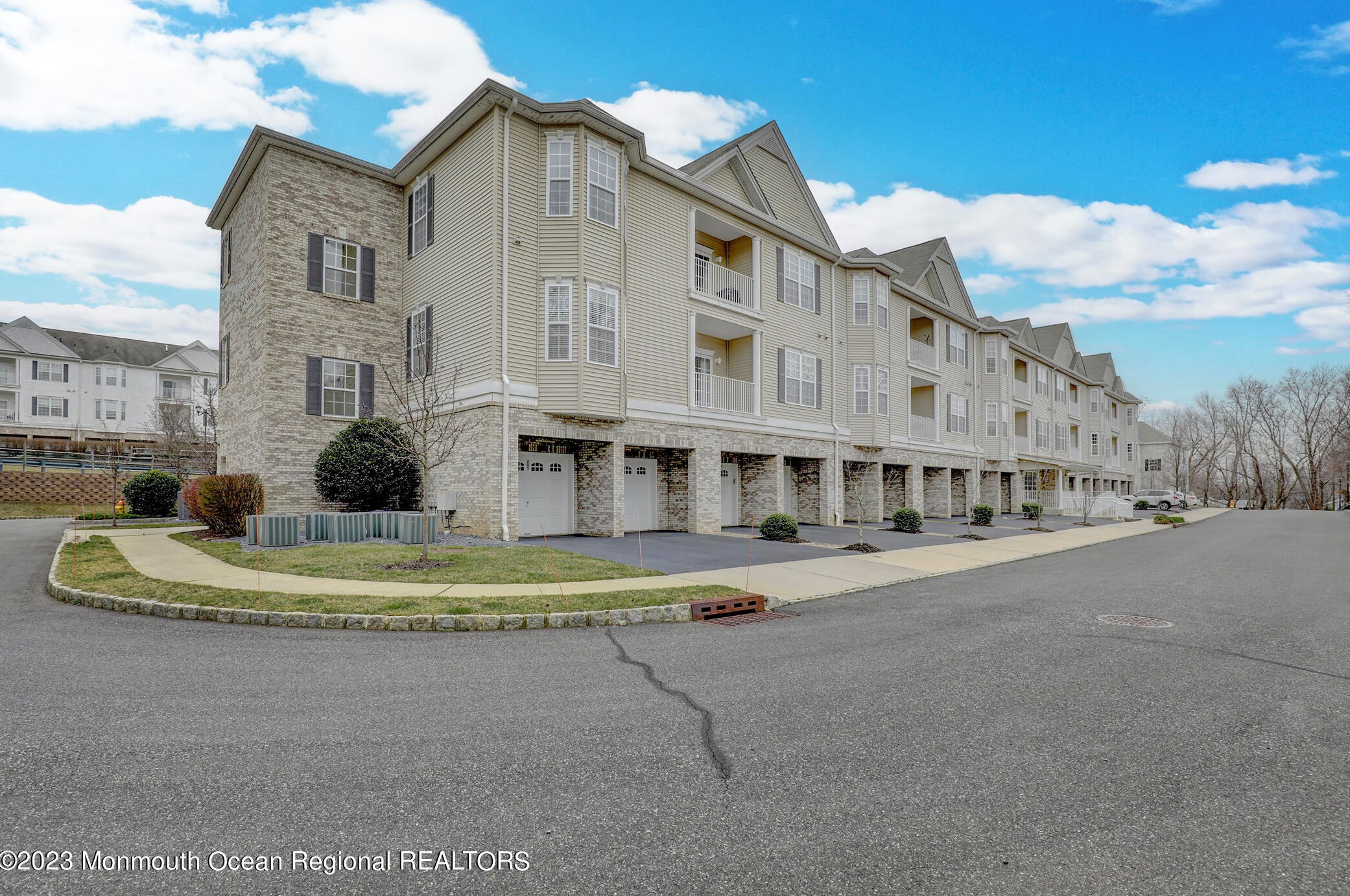 215 Canterbury Ln, Morganville, NJ 07751