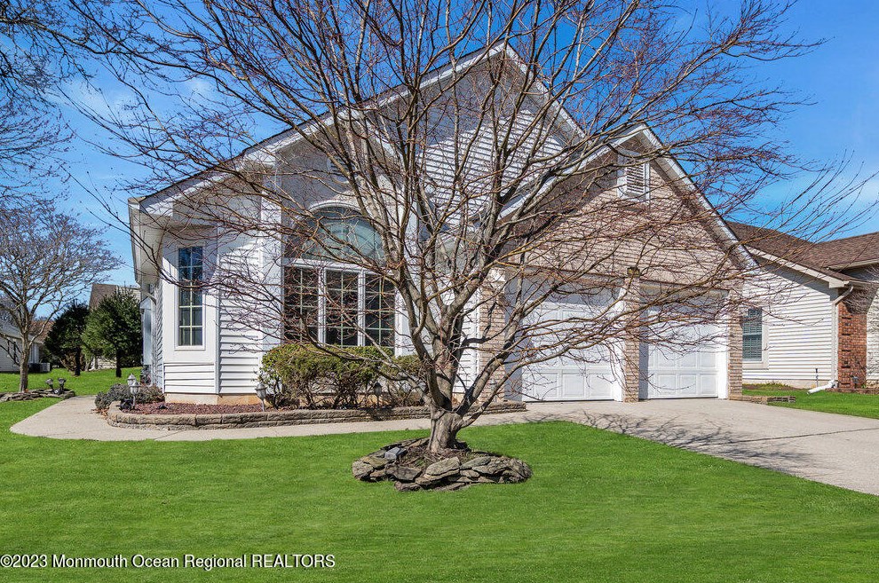 1644 Lacebark Ct, Toms River, NJ 08755-1812