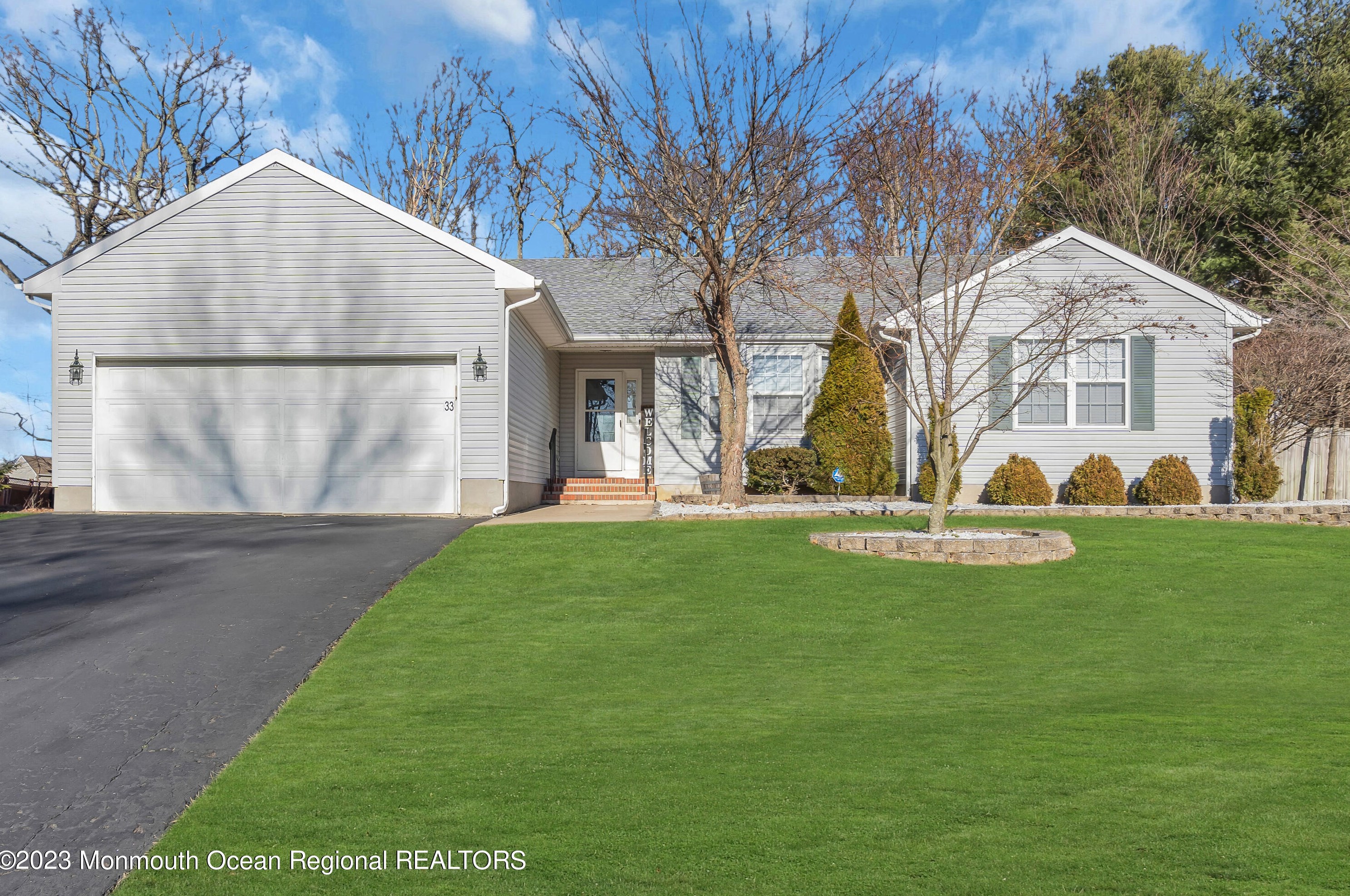 33 Cedar St, Tinton Falls, NJ 07724