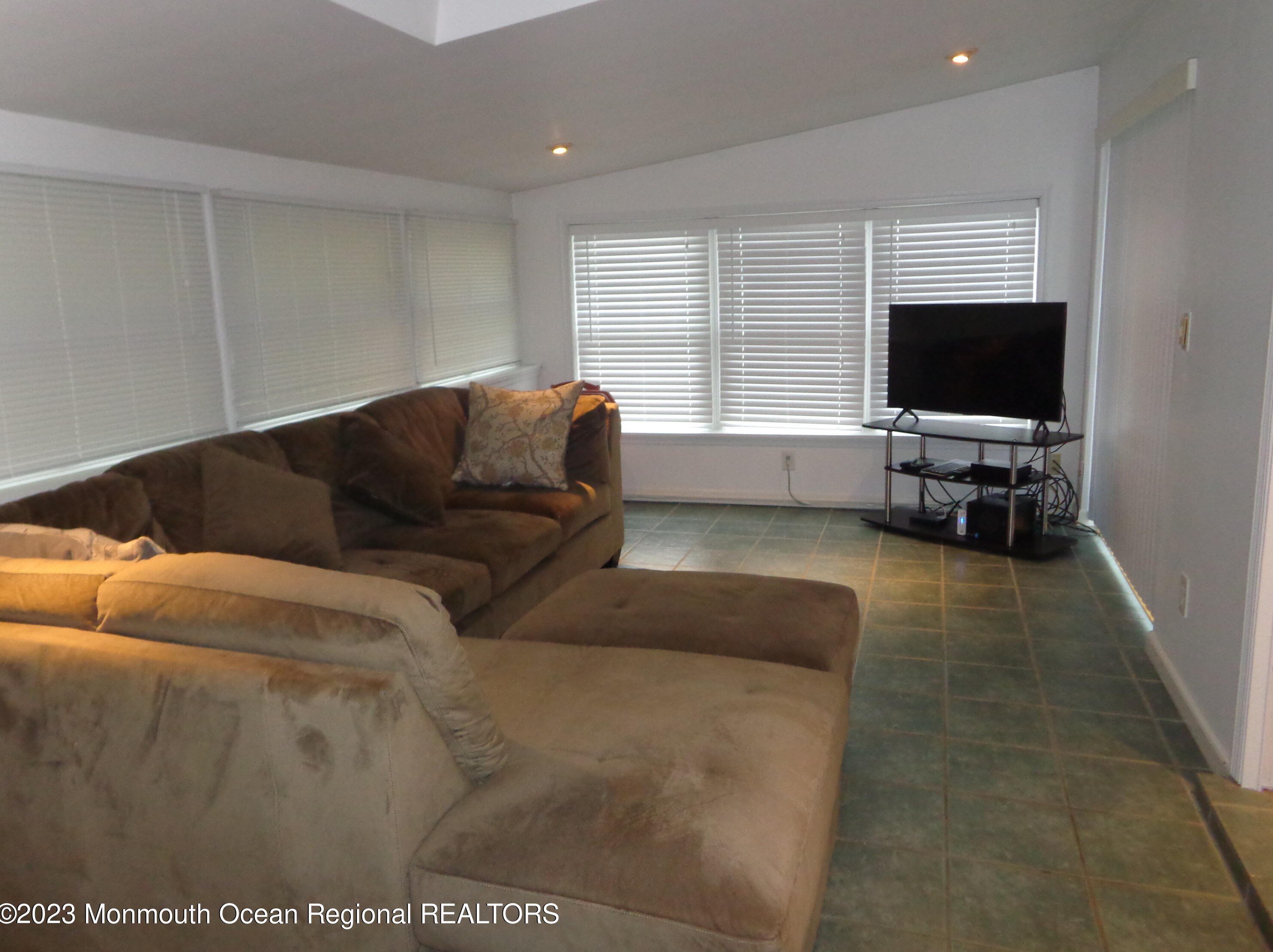 14 Daddy Tucker Dr, Tuckerton, NJ 08087-2304