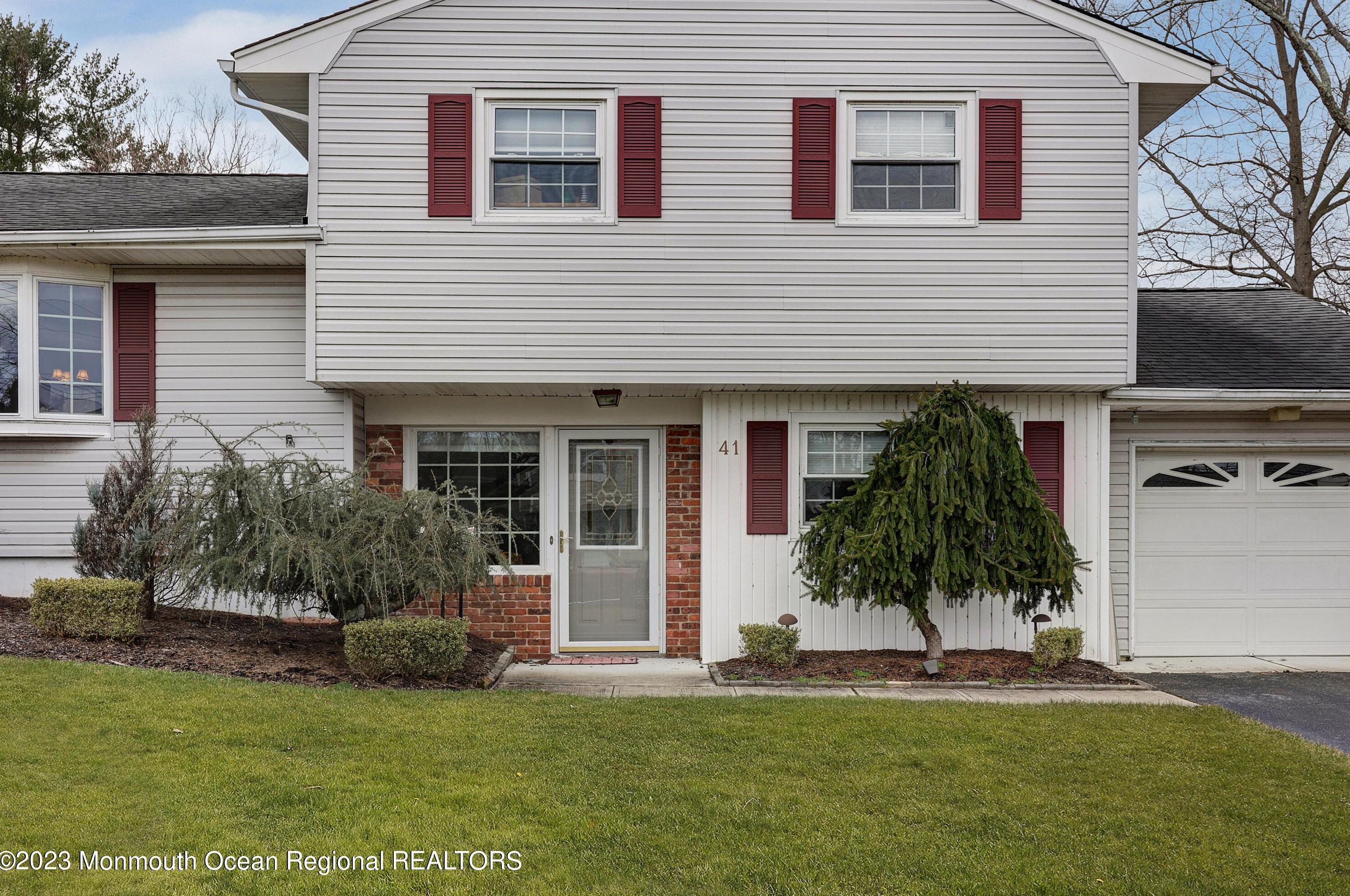 41 Sherwood Rd, Tinton Falls, NJ 07701
