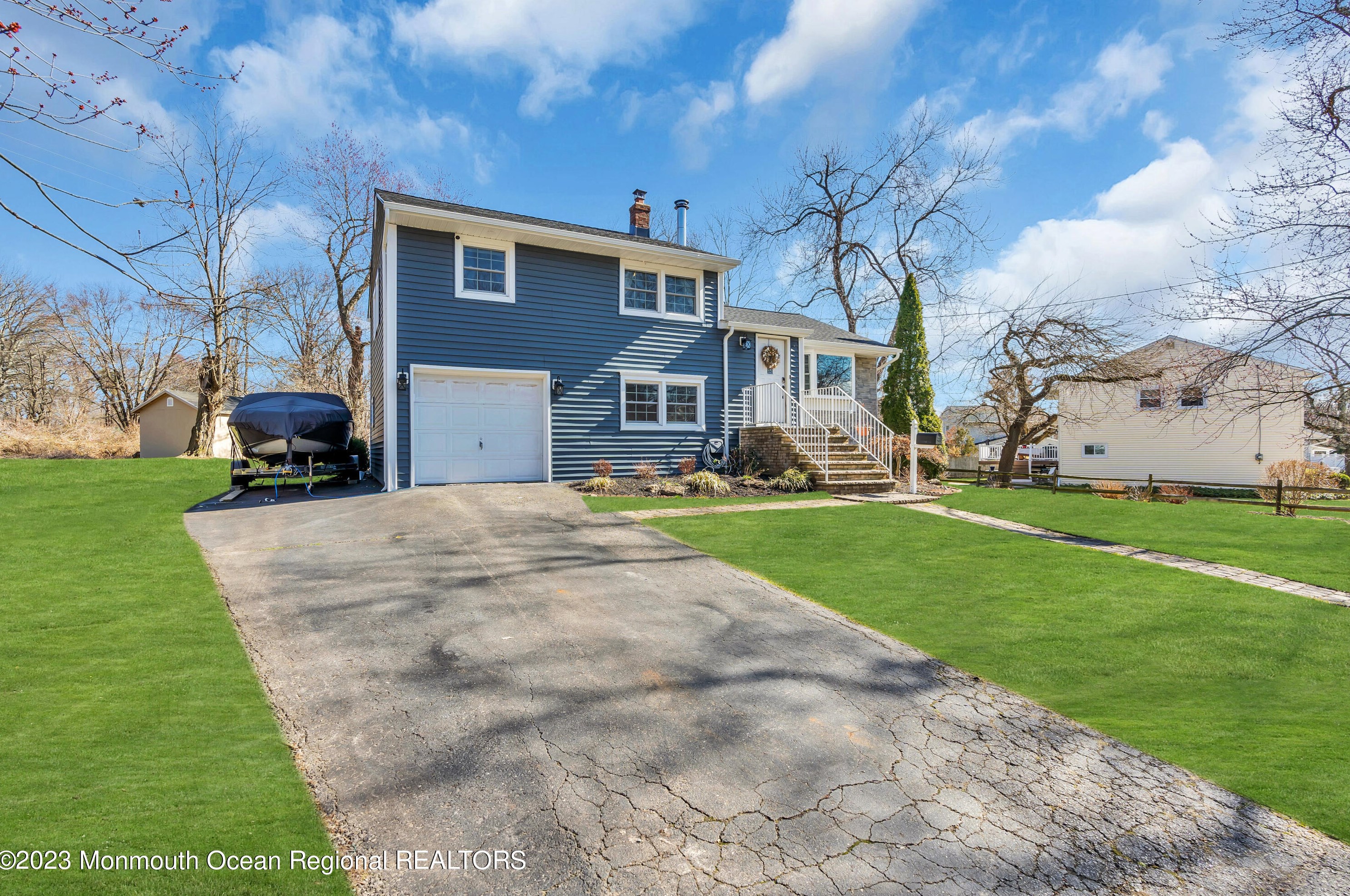 5 Maida Ct, Tinton Falls, NJ 07701