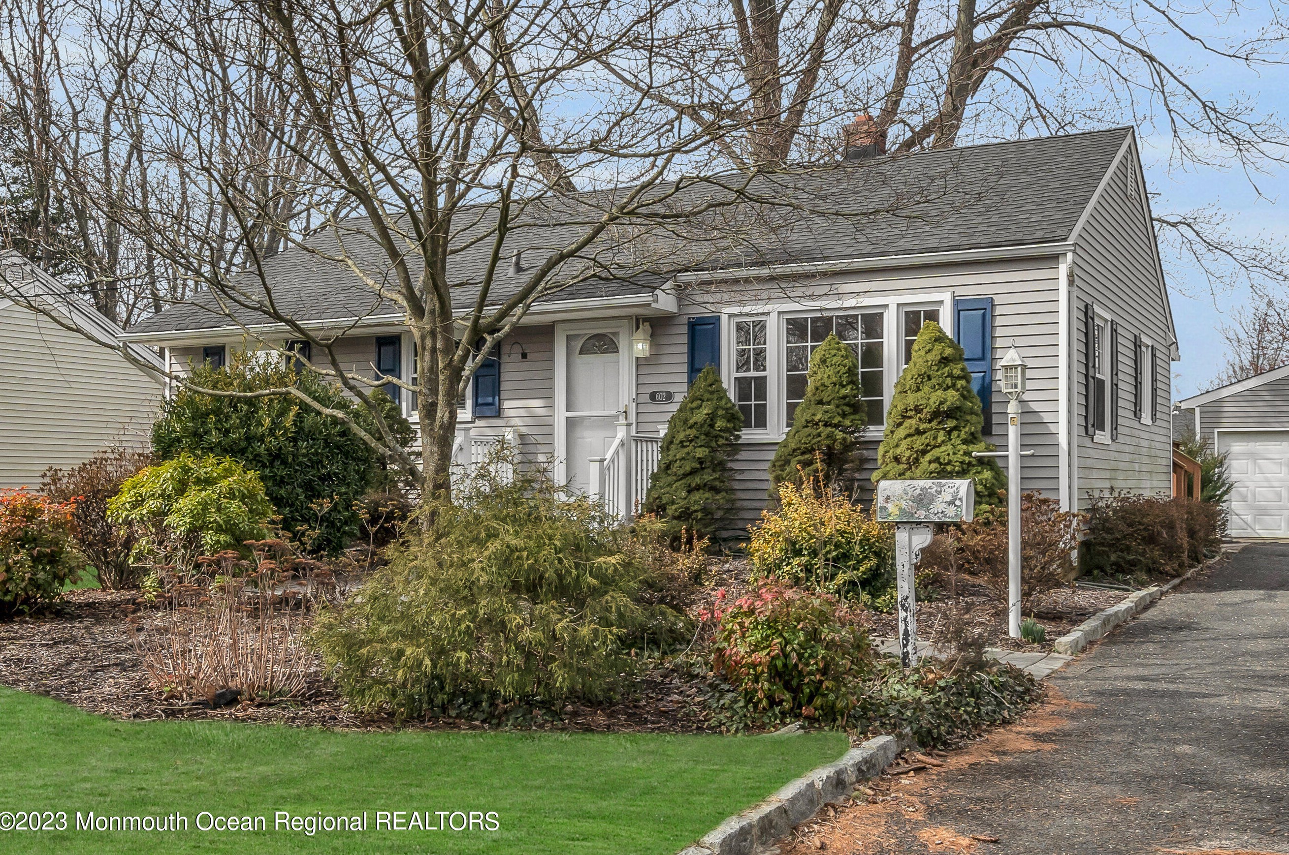 602 Hopping Rd, Belford, NJ 07718