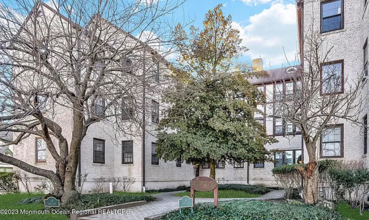 17 Leroy Pl #1c, Tinton Falls, NJ 07701