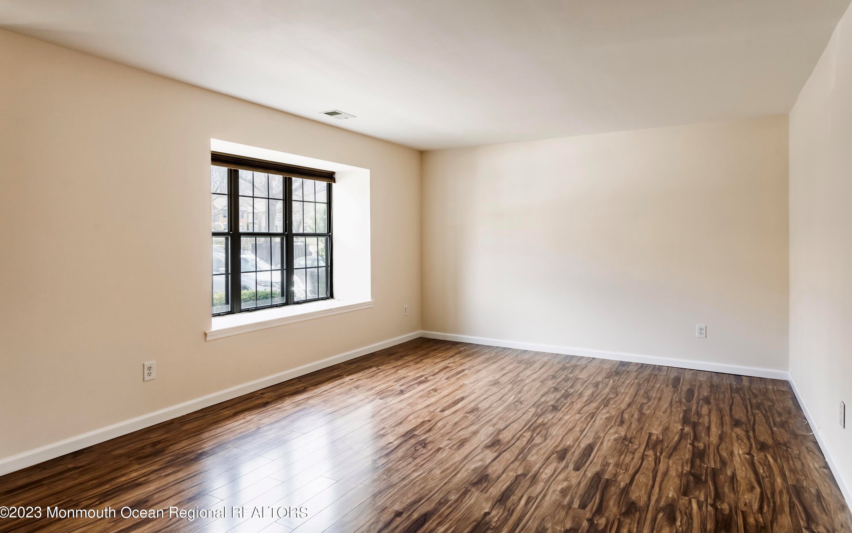 15 Balmoral Ct, Matawan, NJ 07747-1853