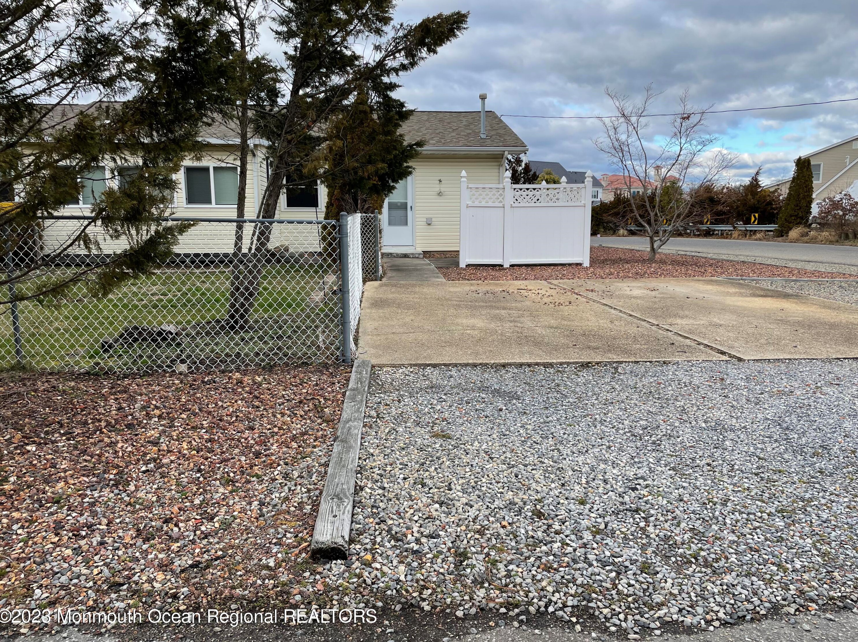 213 Clearwater Dr, Lacey, NJ 08731