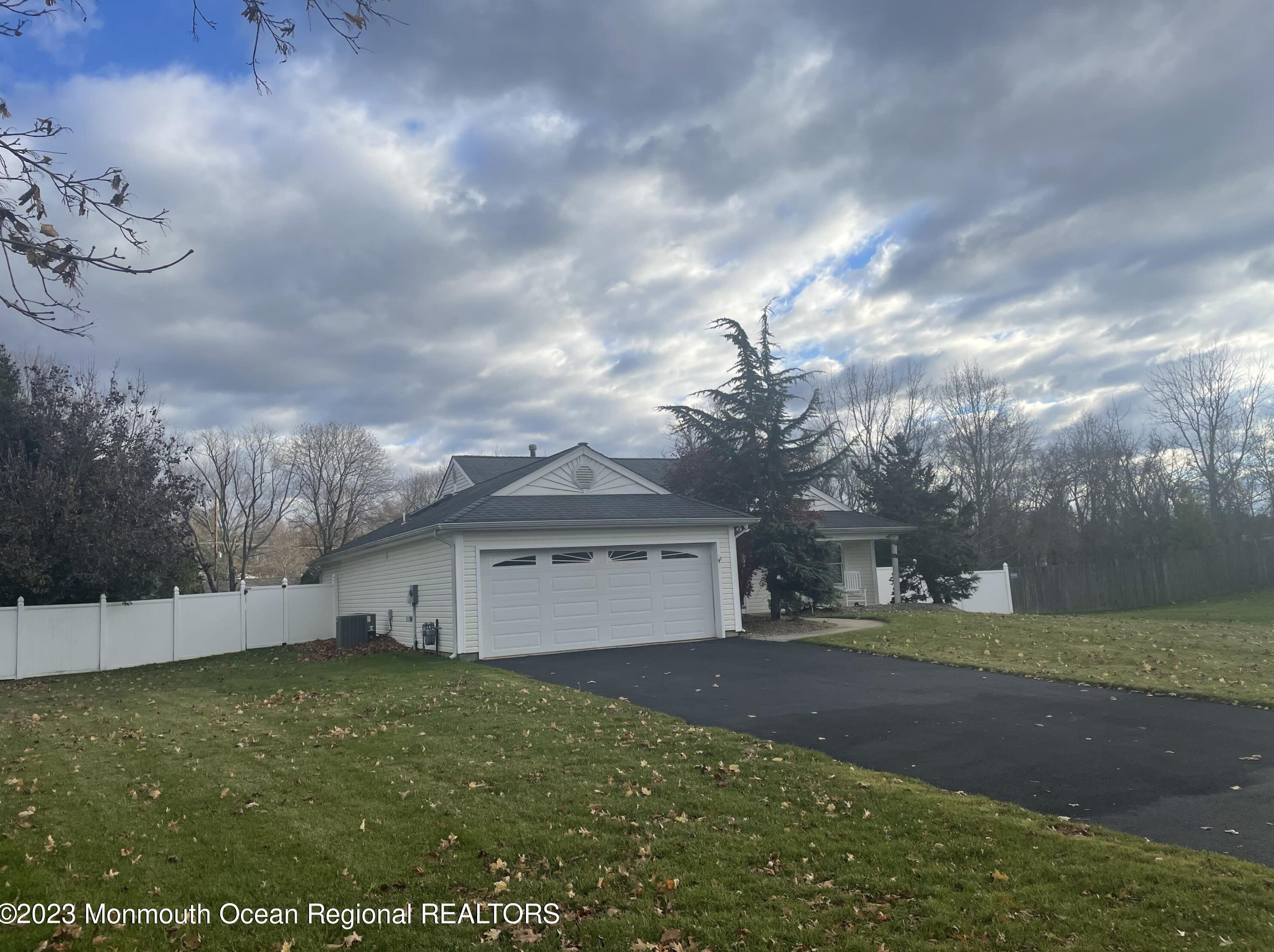 223 Betsy Ross Dr, East Freehold, NJ 07728-4223