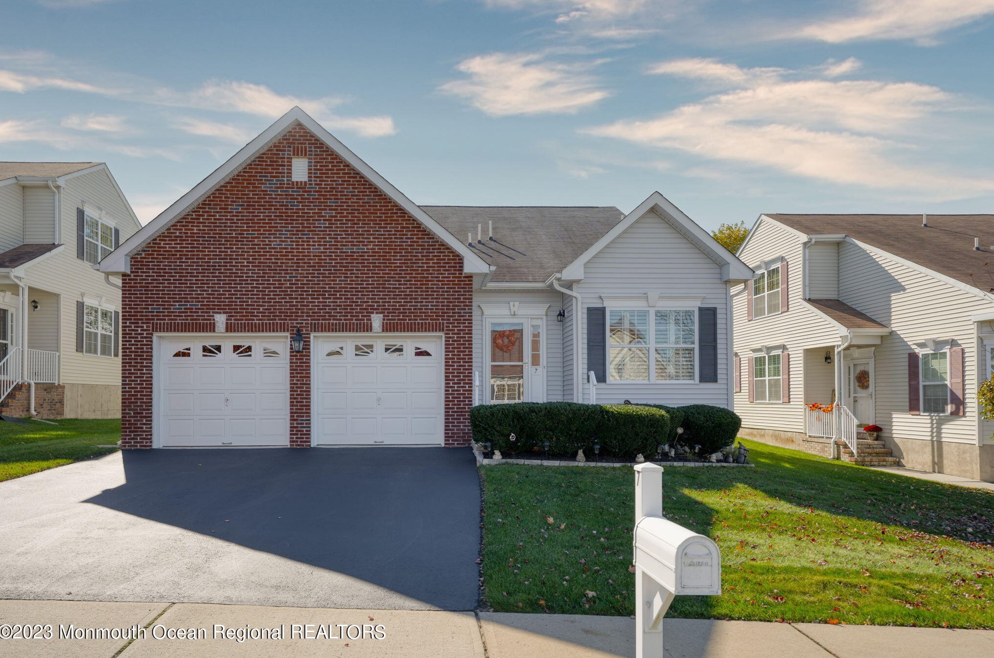 7 Apple Blossom Ln, Wall Township, NJ 07731