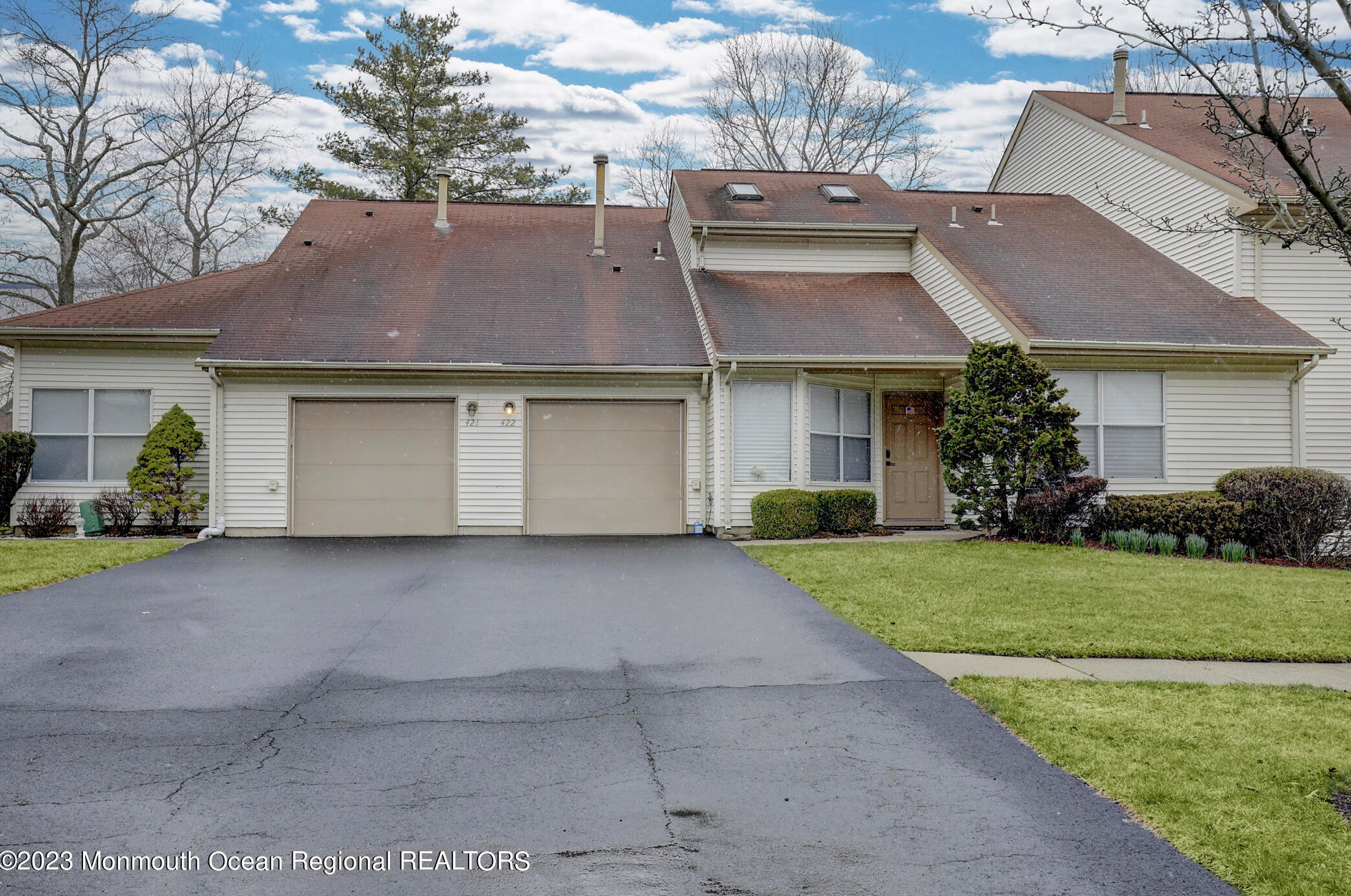 422 Bayberry Ct, Millstone Township, NJ 07726-4742