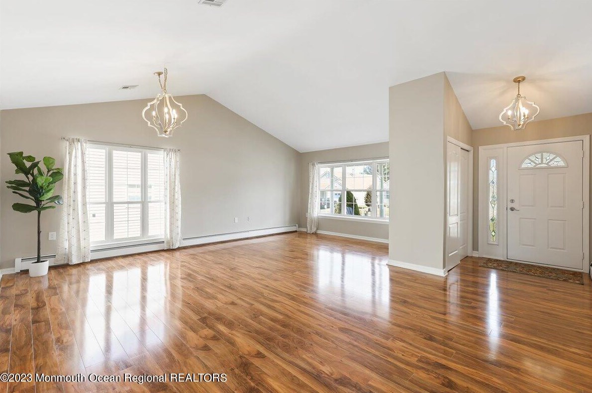 193 Canterbury Ln, Toms River, NJ 08757-6580