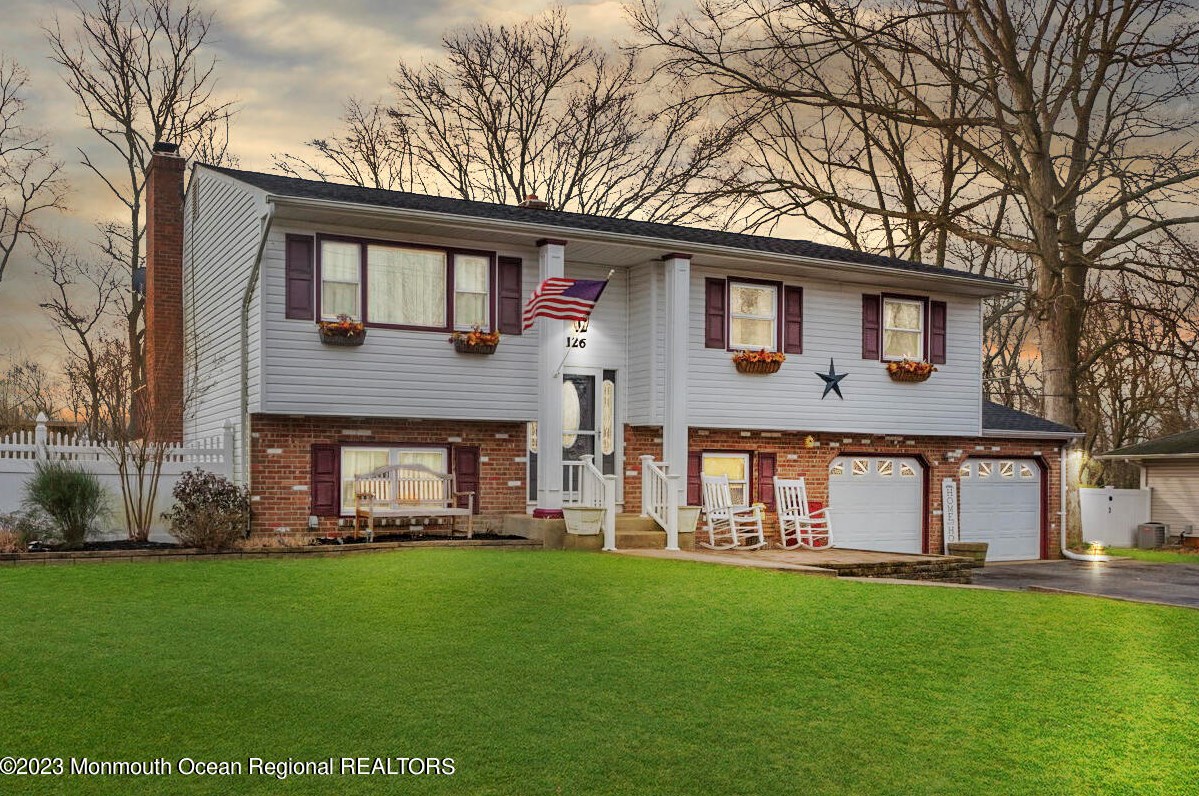 126 Salem Hill Rd, Wall Township, NJ 07731-2131