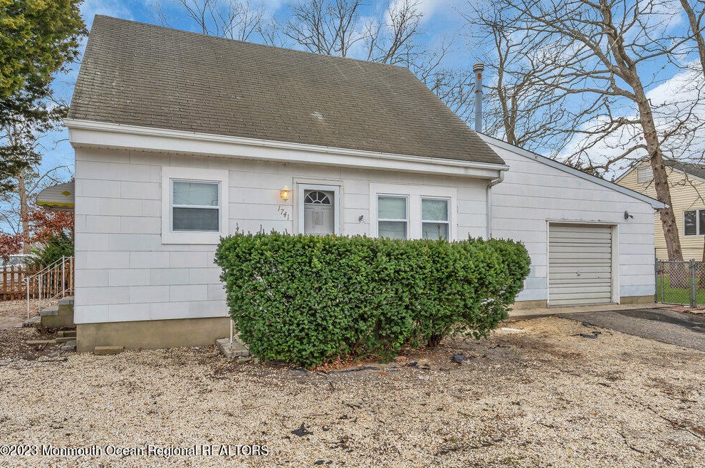 1741 Lakeside Dr S, Lacey, NJ 08731