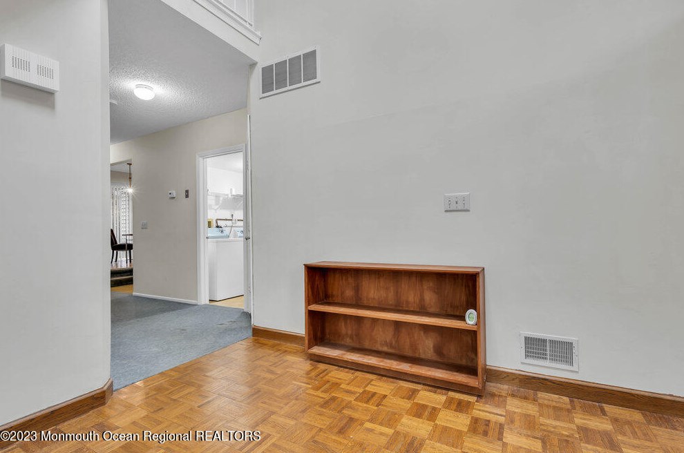 650 Ridgeview Ct, Toms River, NJ 08753-2778