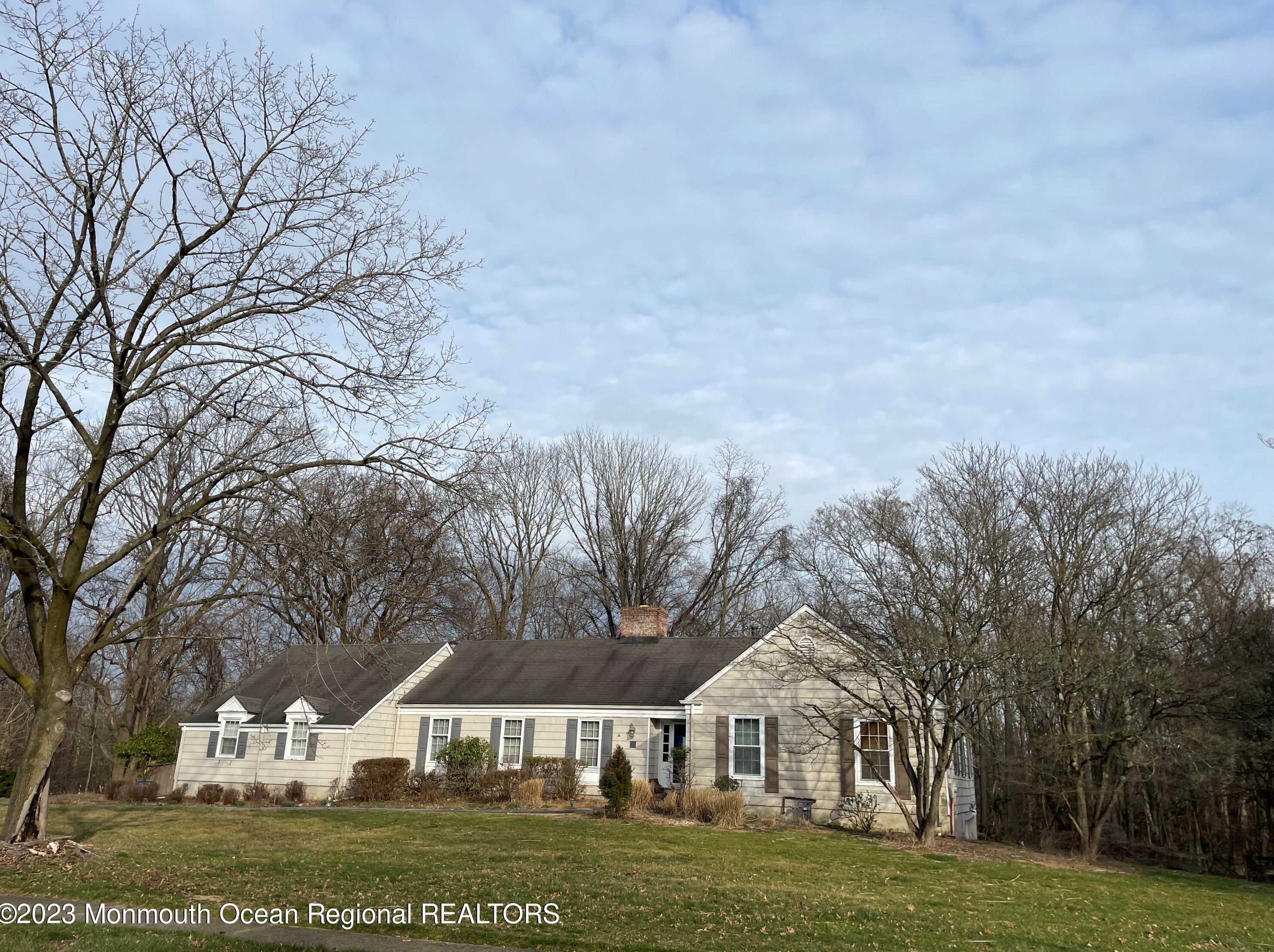 11 Ladwood Dr, Holmdel Village, NJ 07733