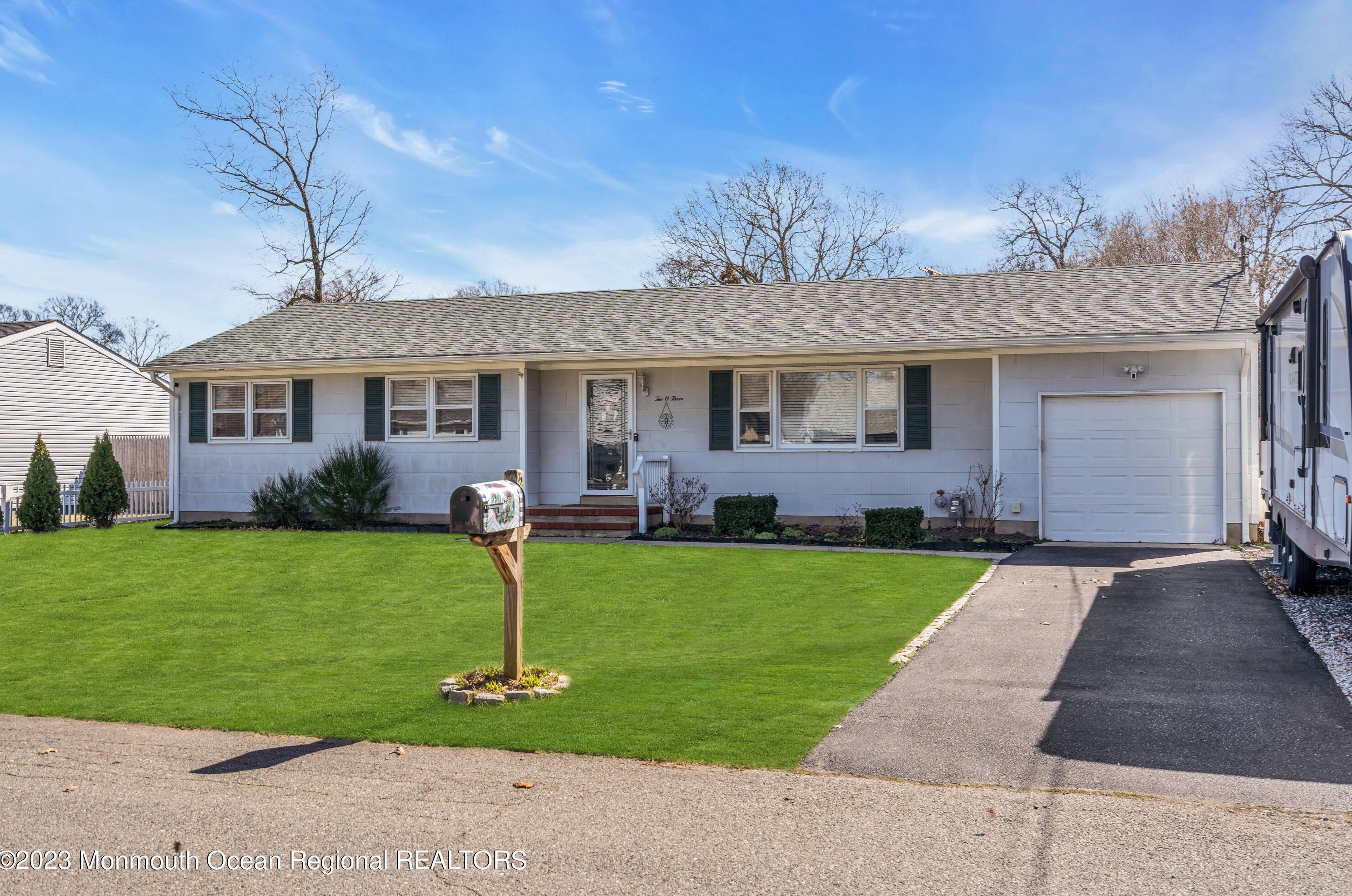 203 Walnut Dr, Lacey Township, NJ 08734