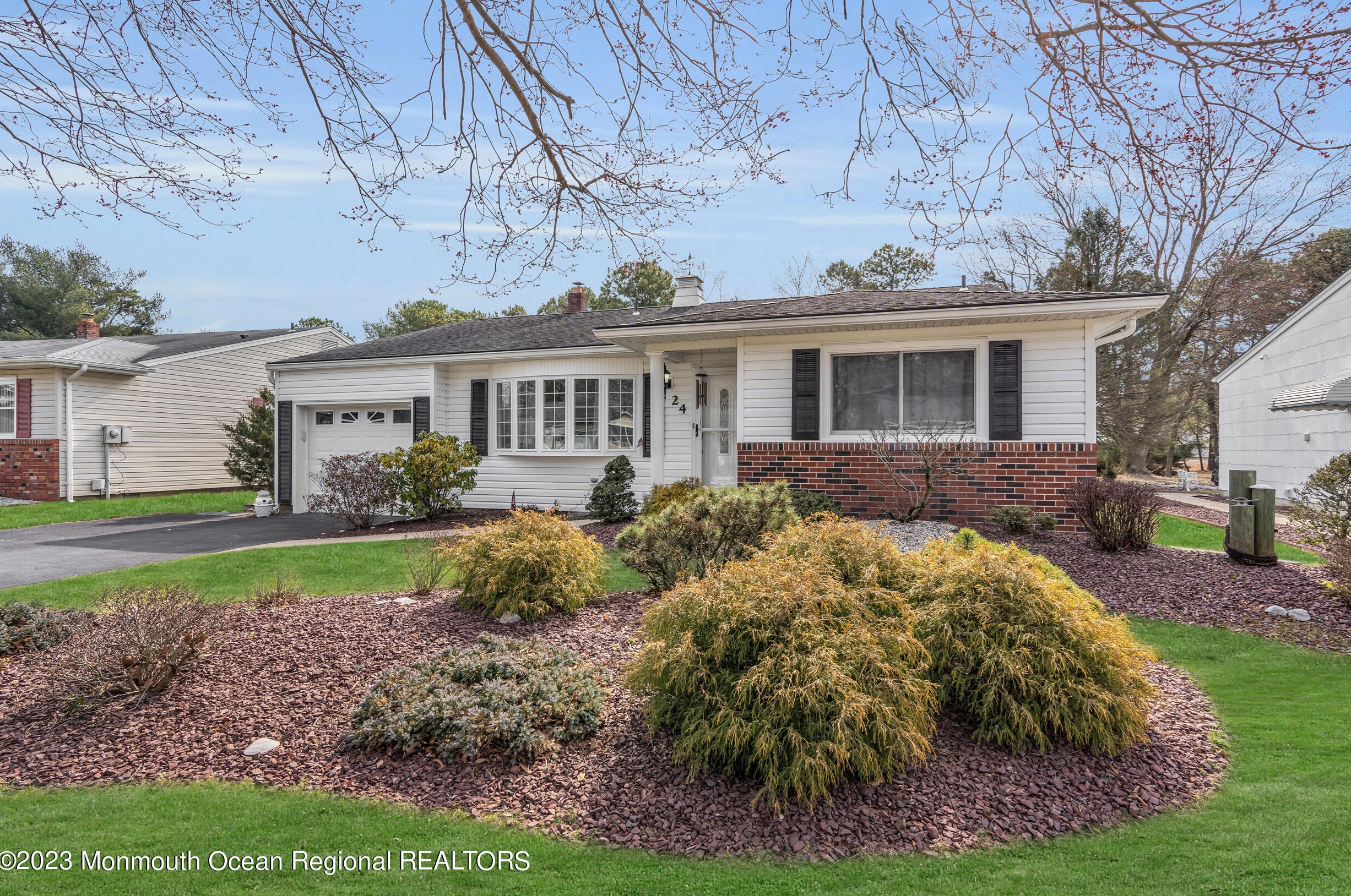 24 Millbrook Dr, Toms River, NJ 08757-5809
