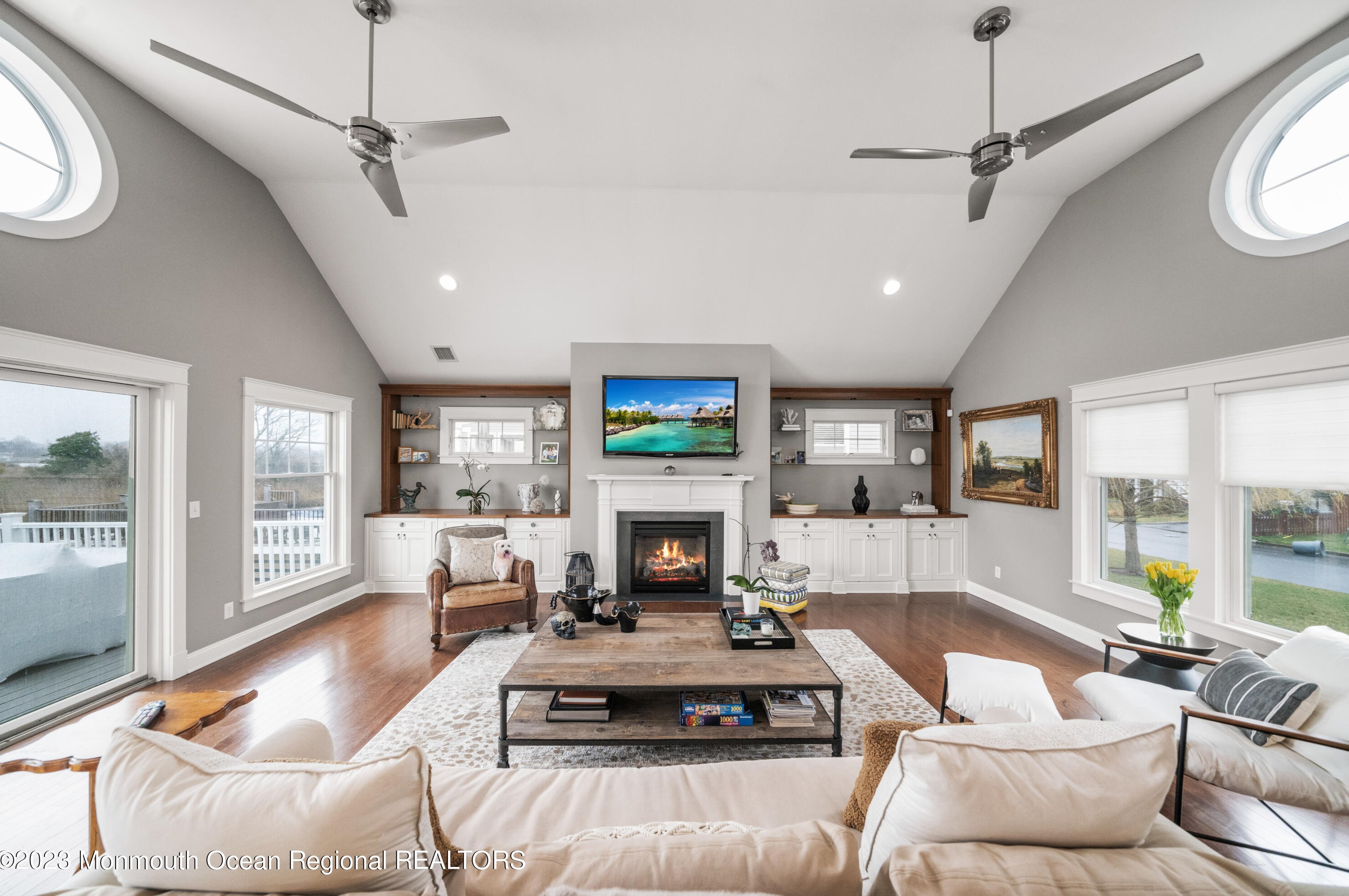 2 Monmouth Pl, Monmouth Beach, NJ 07750-1122