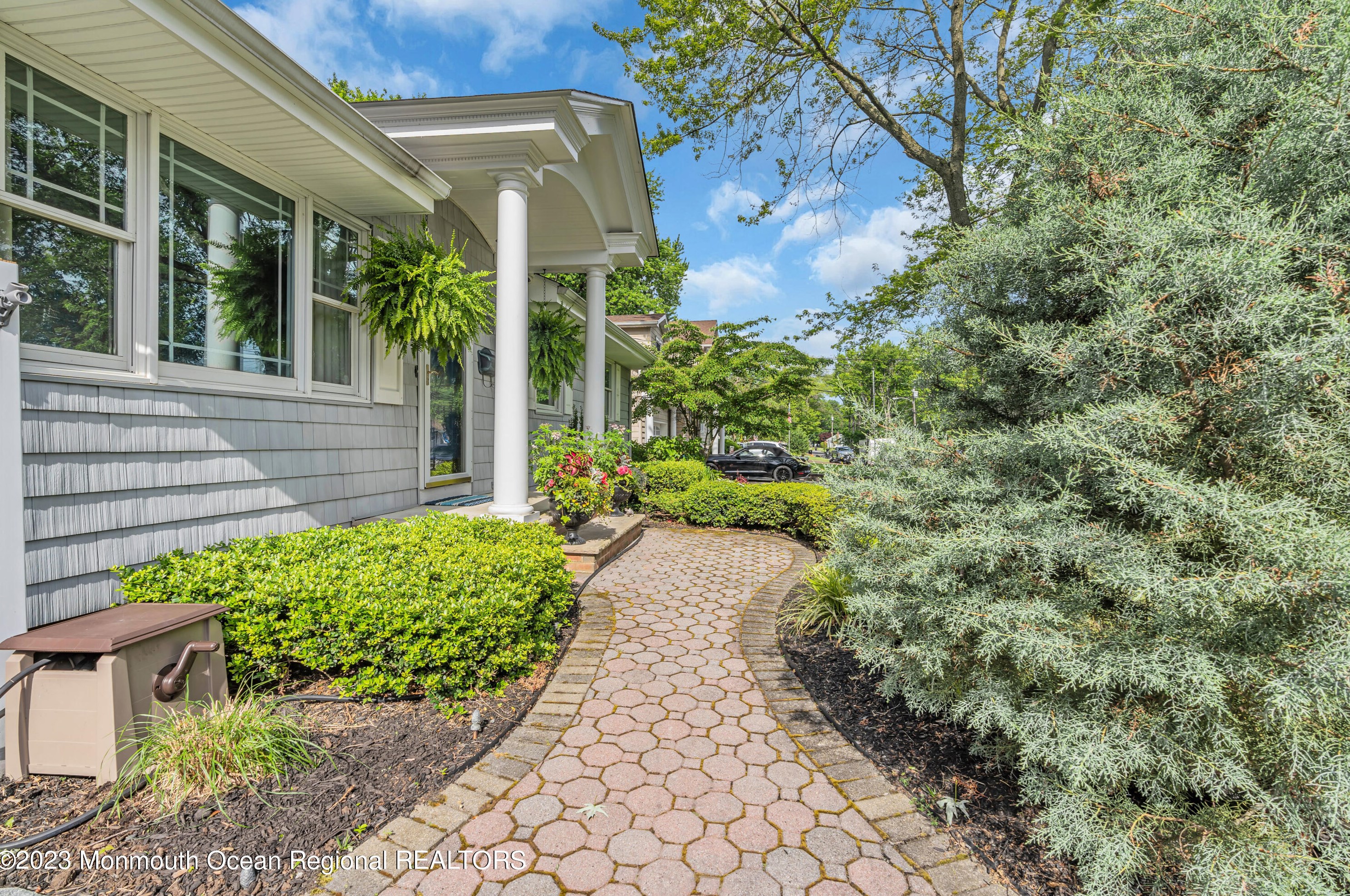 292 Edgemoor Rd, Belford, NJ 07718