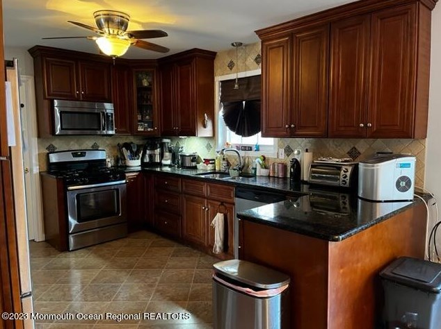 721 9th St, Keyport, NJ 07735-2547