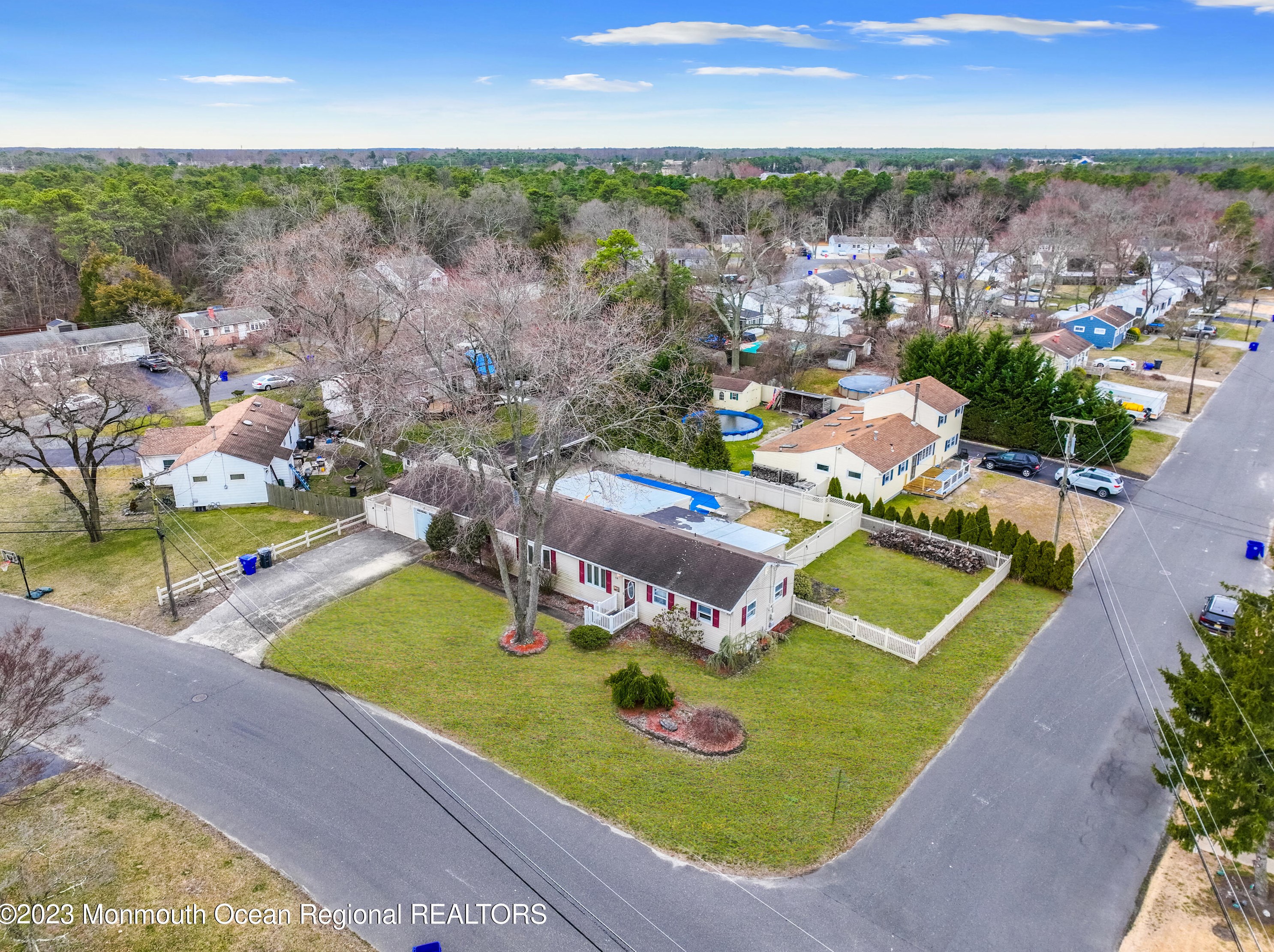 18 Hollywood Dr, Bricktown, NJ 08723