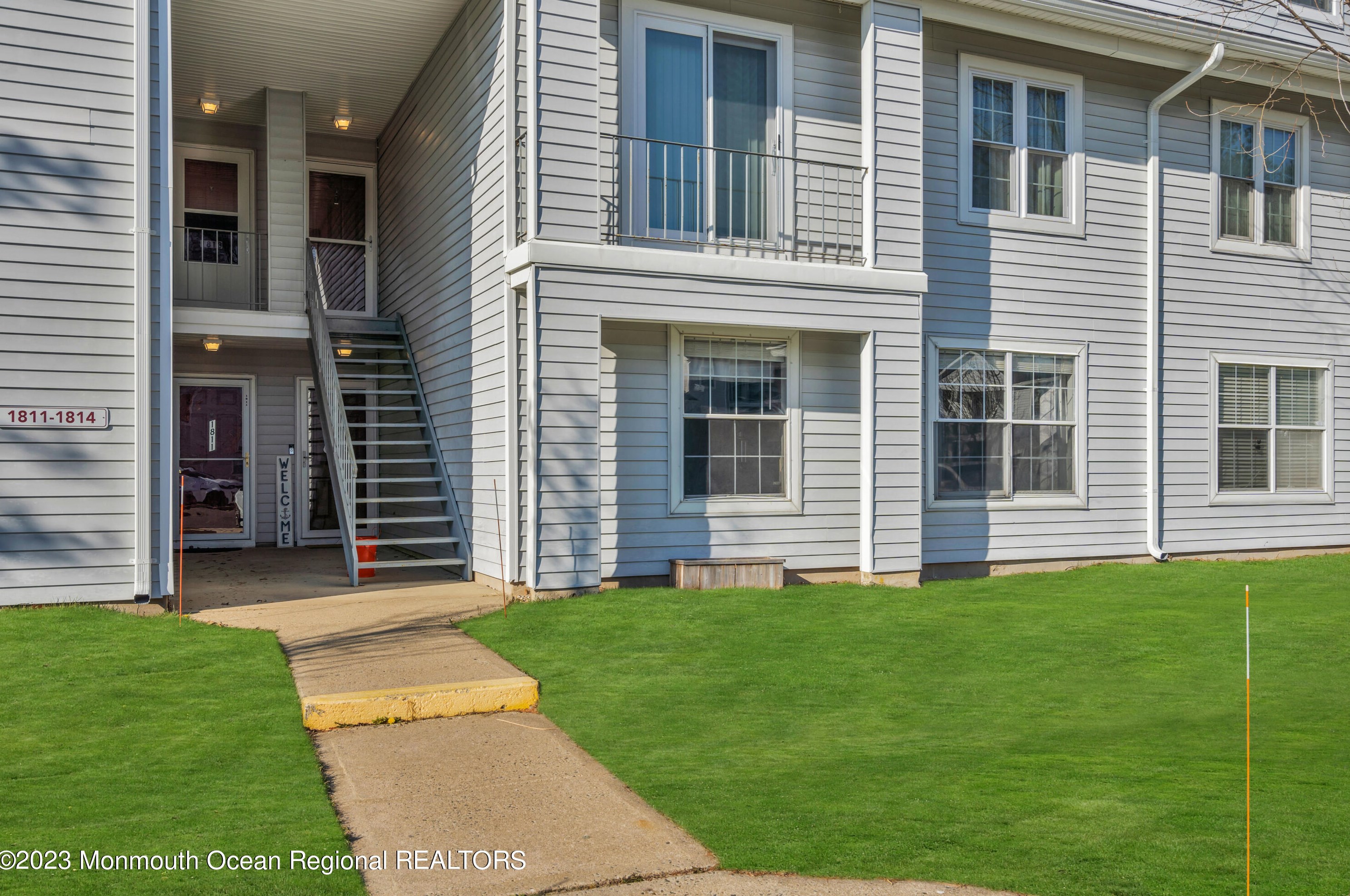 1812 Waters Edge Dr, Toms River NJ  08753-2680 exterior