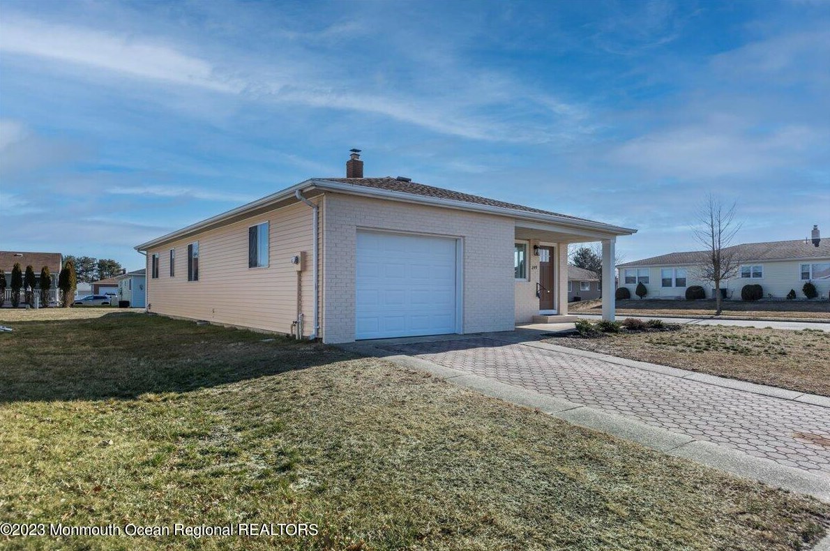 249 Bonaire Dr, Toms River, NJ 08757