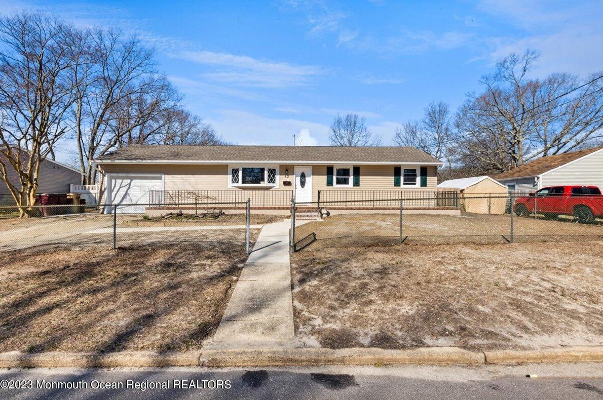 52 Chain Blvd, Berkeley Township, NJ 08721