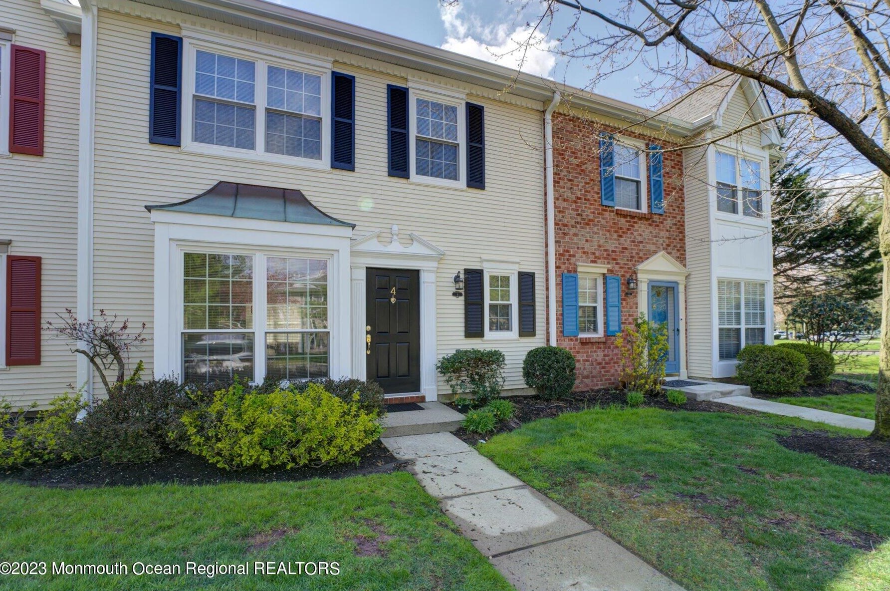 4 Sun Beau Ct, Tinton Falls, NJ 07724