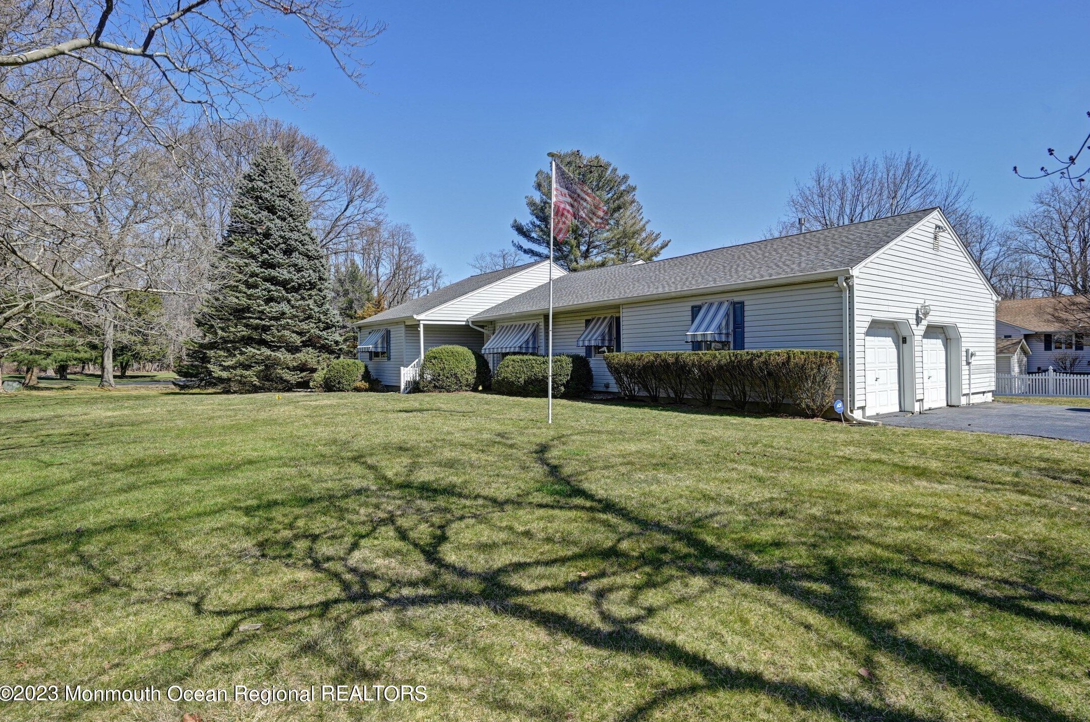 9 Honey Ln, Tinton Falls, NJ 07712