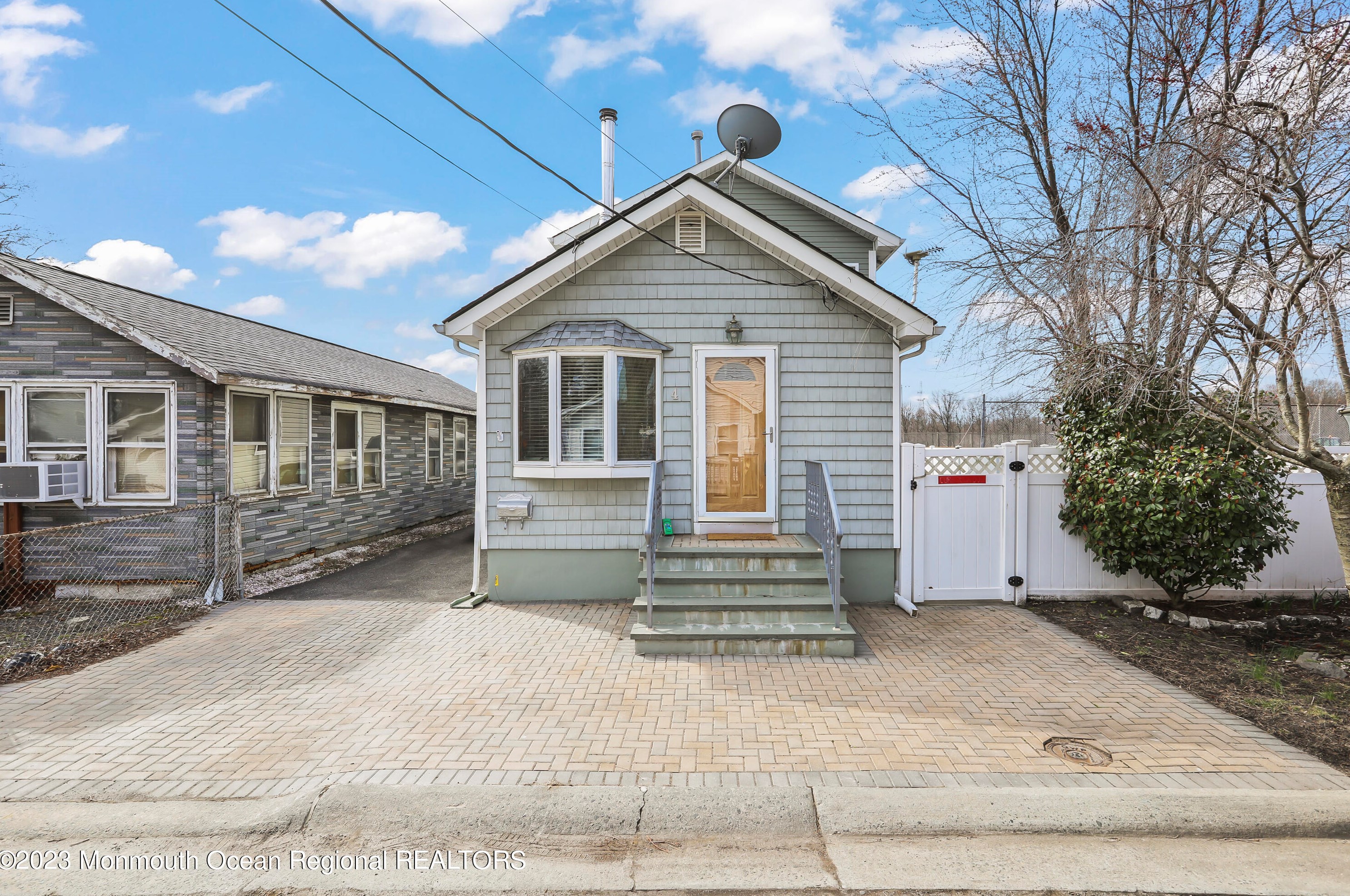 4 Krueger Pl, Middletown, NJ 07748