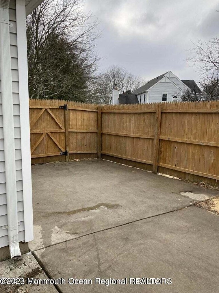 2 Robinson Ct, East Freehold, NJ 07728
