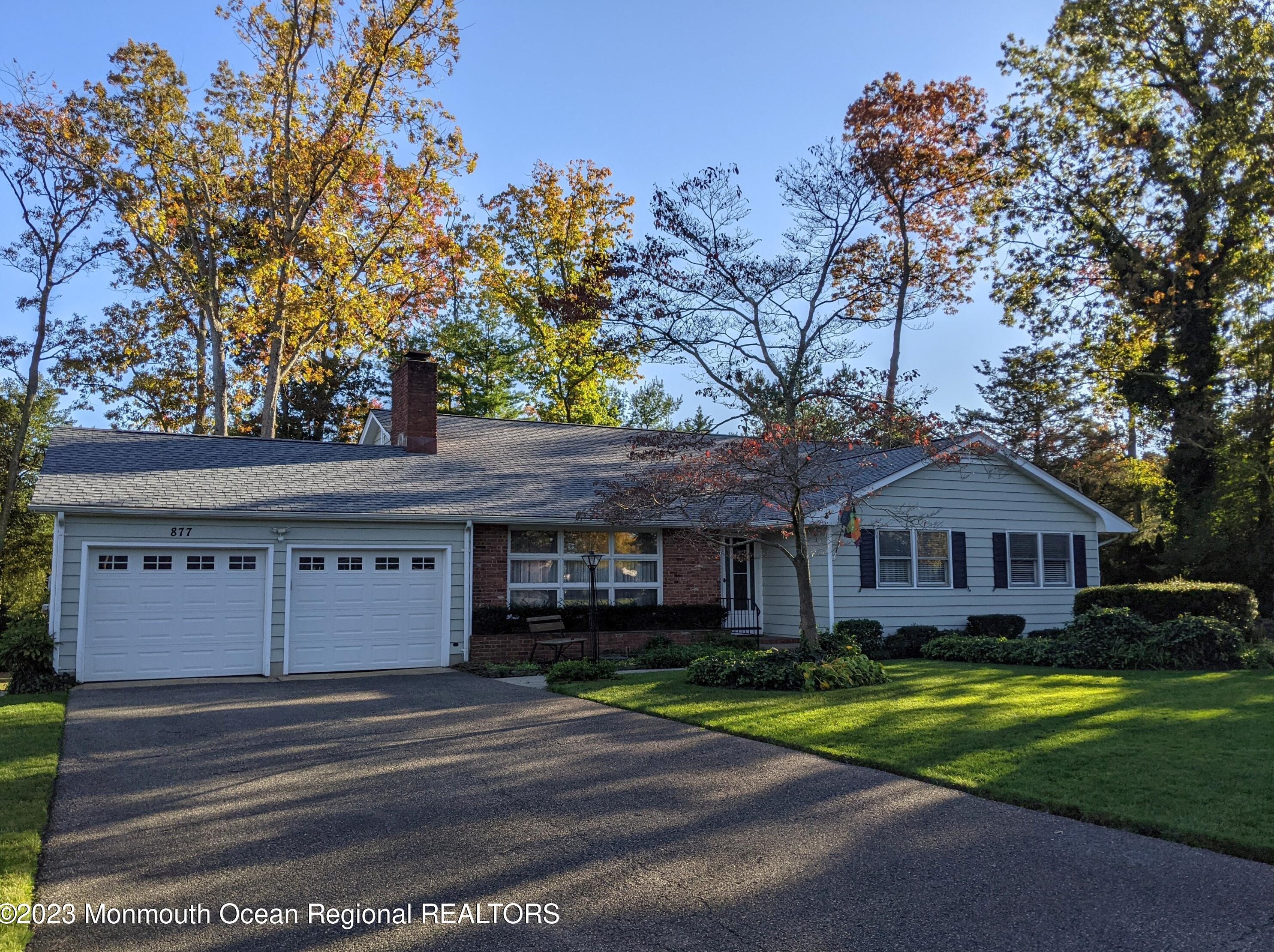 877 Crest Ridge Dr, Toms River, NJ 08753-4453