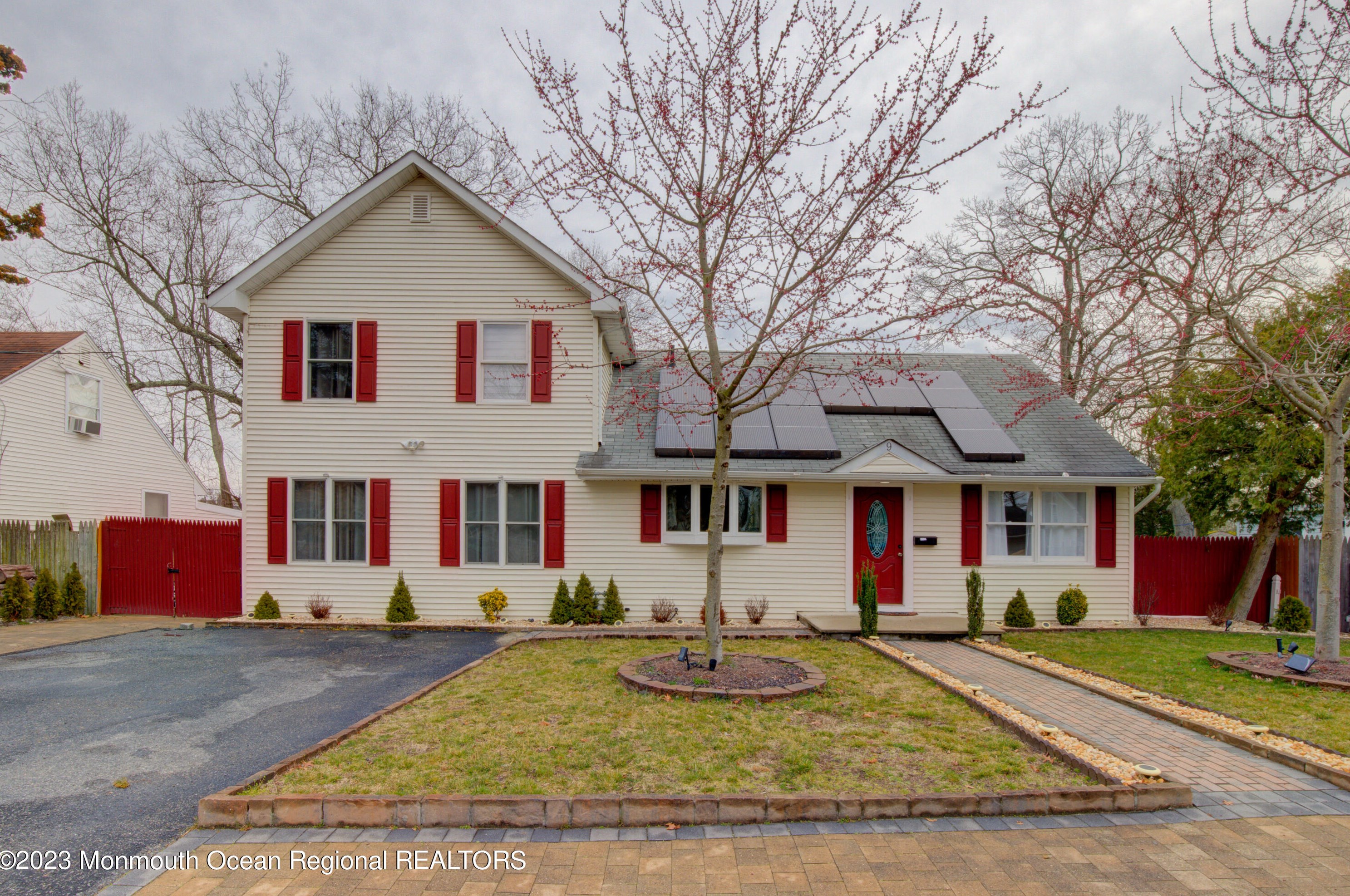 9 Harding Dr, Bricktown, NJ 08724