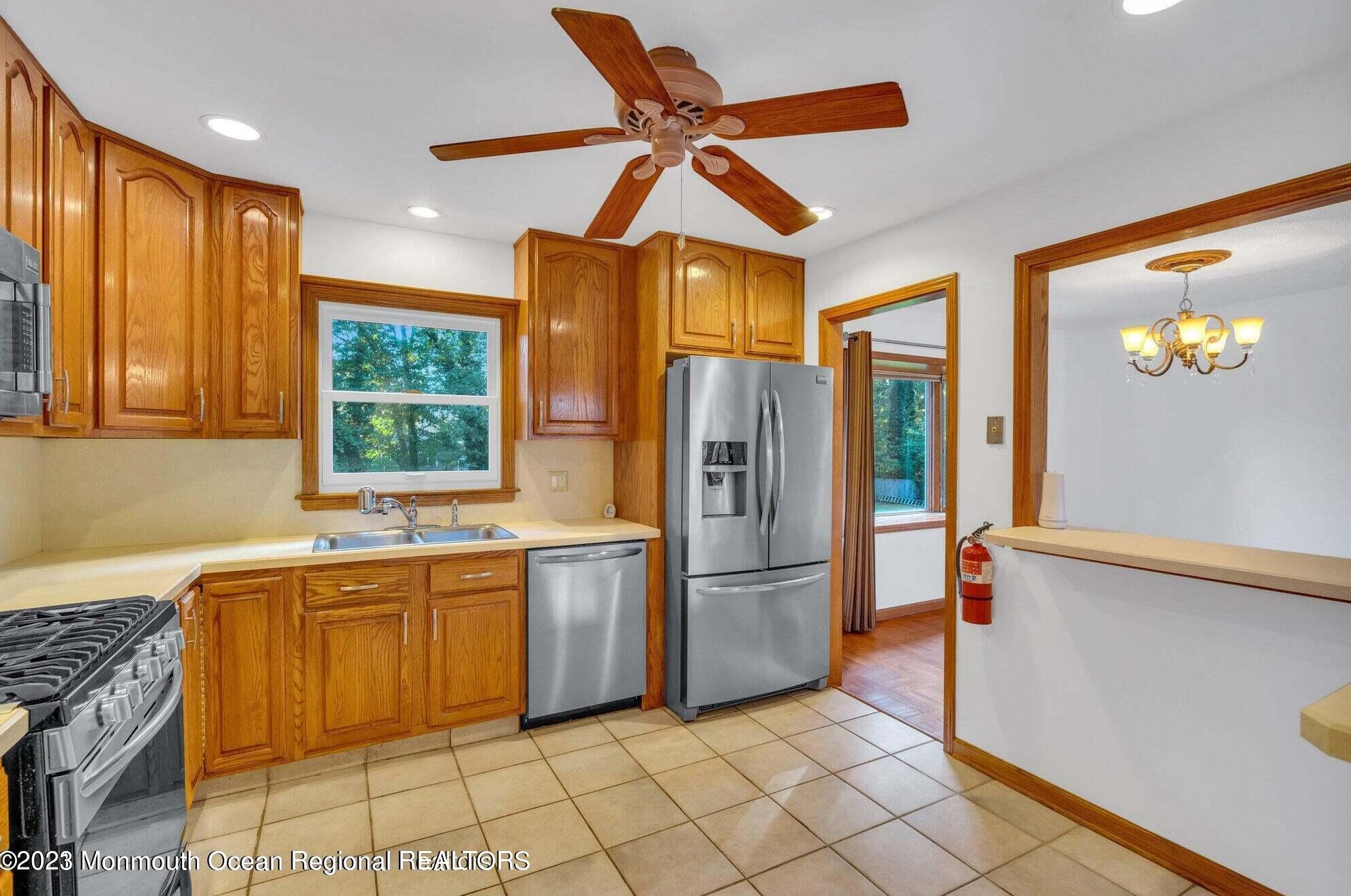 31 Grand Ave, Toms River NJ  08753-7561 exterior