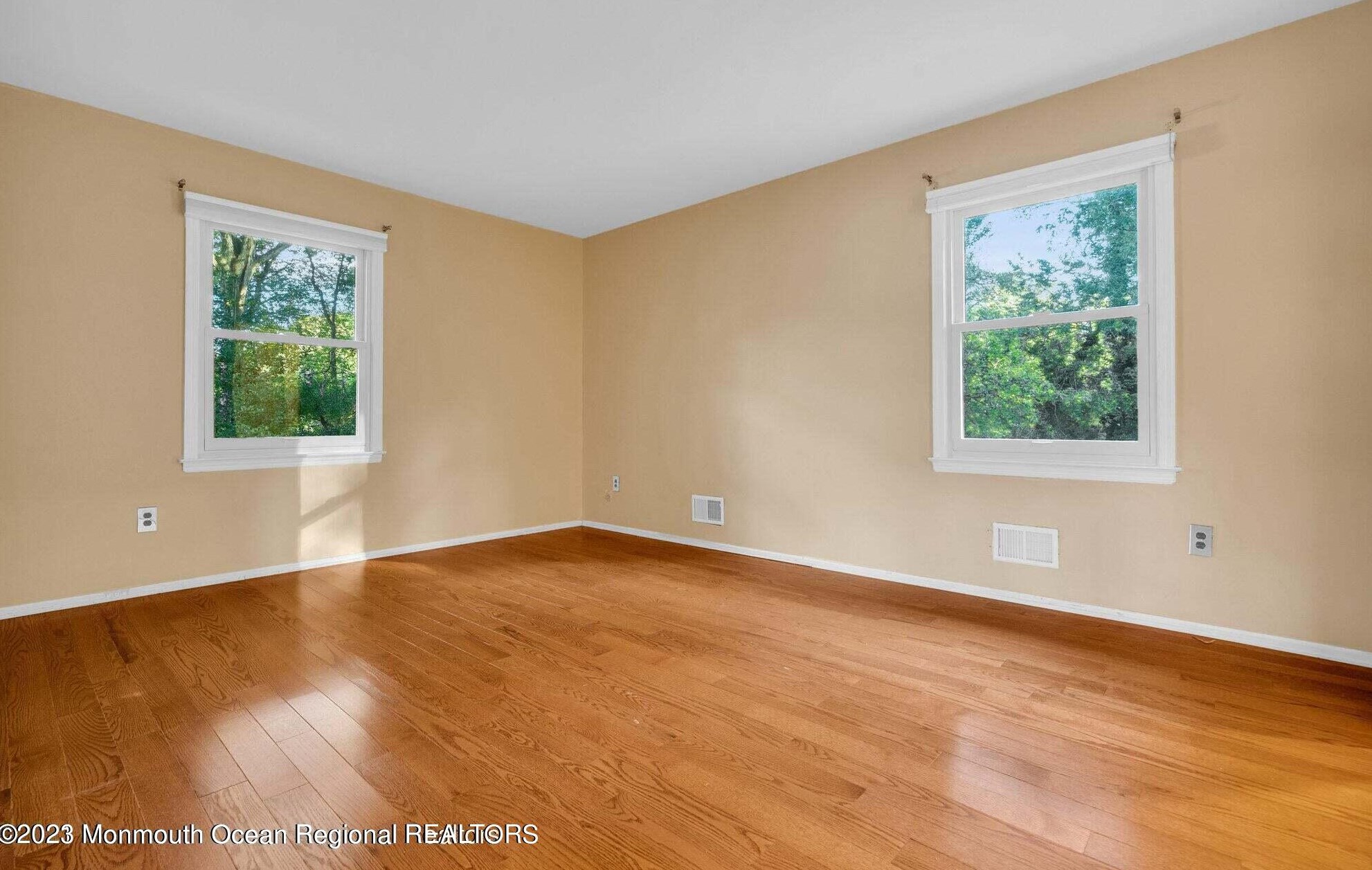31 Grand Ave, Toms River NJ  08753-7561 exterior