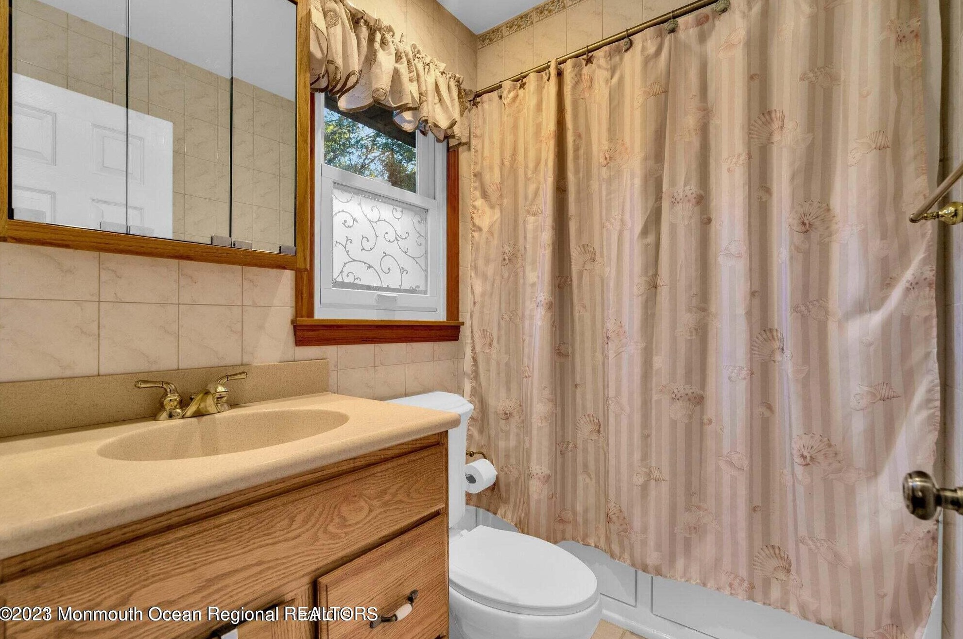 31 Grand Ave, Toms River NJ  08753-7561 exterior