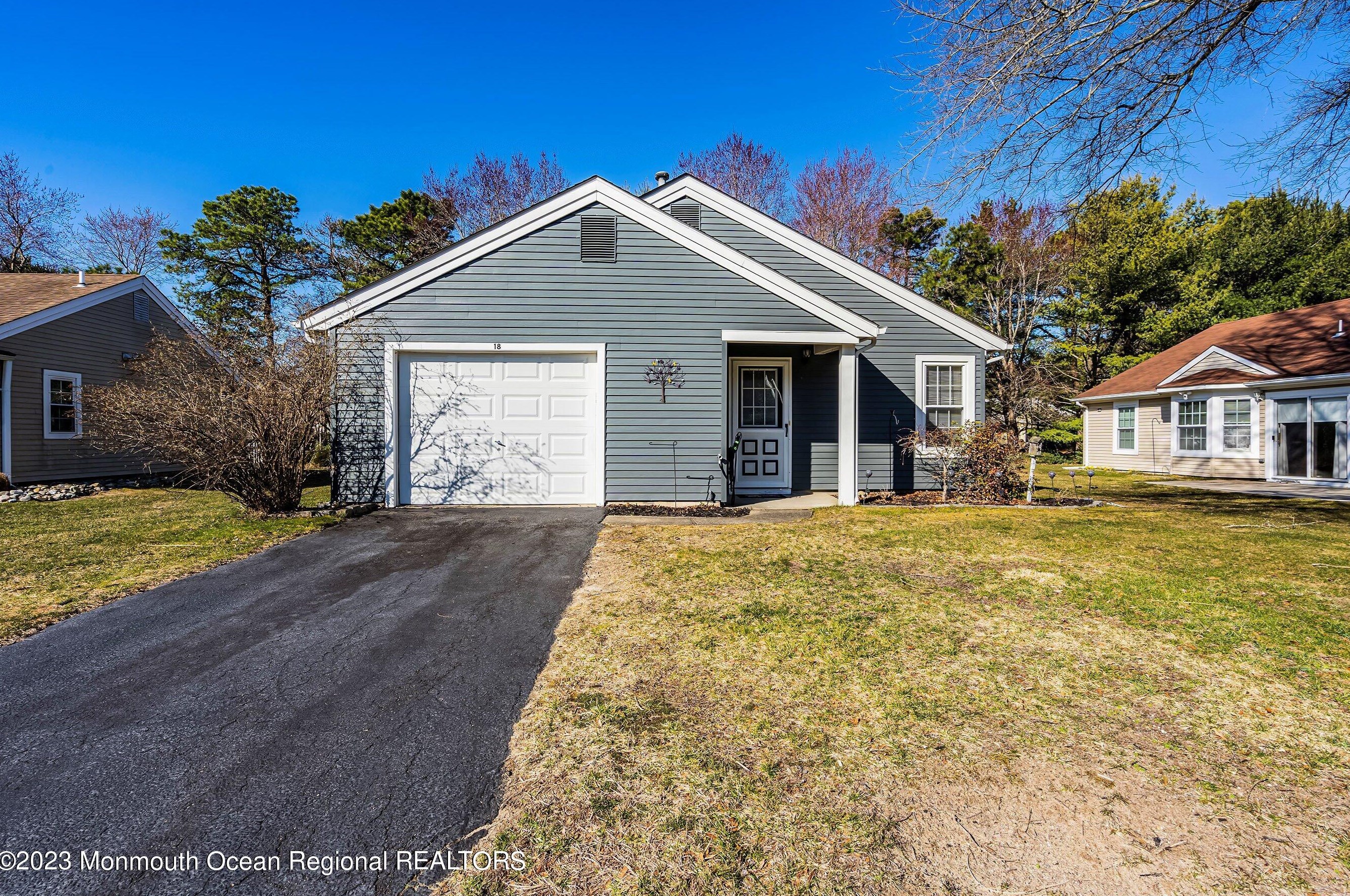 18 Sheffield Dr, Lacey, NJ 08731